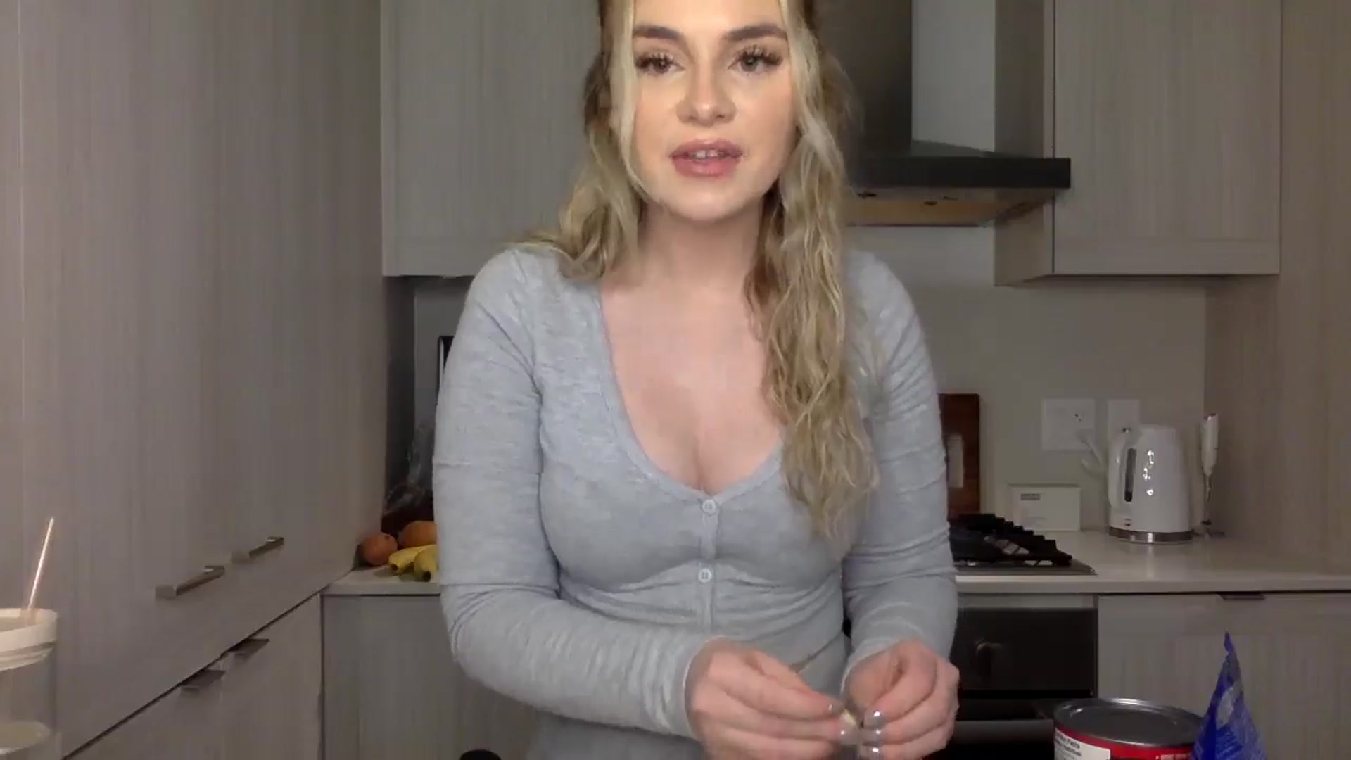 Gallery image thumbnail from Chloeluv7's myfreecams stream on, 12/28/2025, 05:18 image 10 of 20