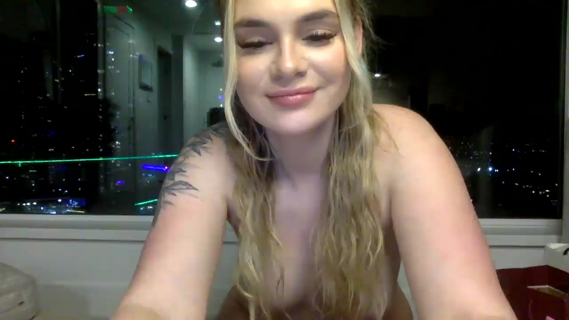 Gallery image thumbnail from Chloeluv7's myfreecams stream on, 12/28/2025, 08:37 image 10 of 20