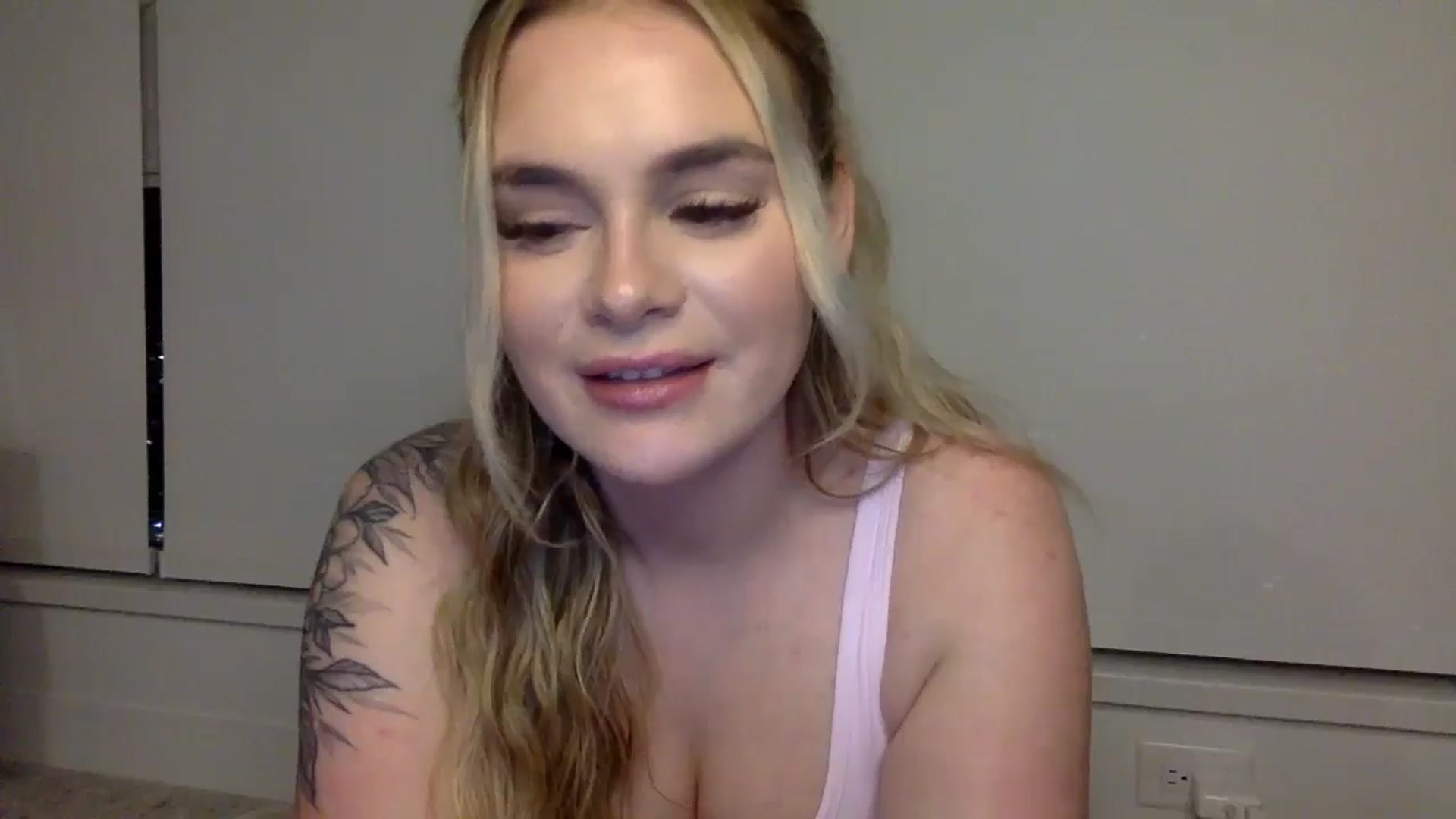 Gallery image thumbnail from Chloeluv7's myfreecams stream on, 12/28/2025, 08:37 image 4 of 20