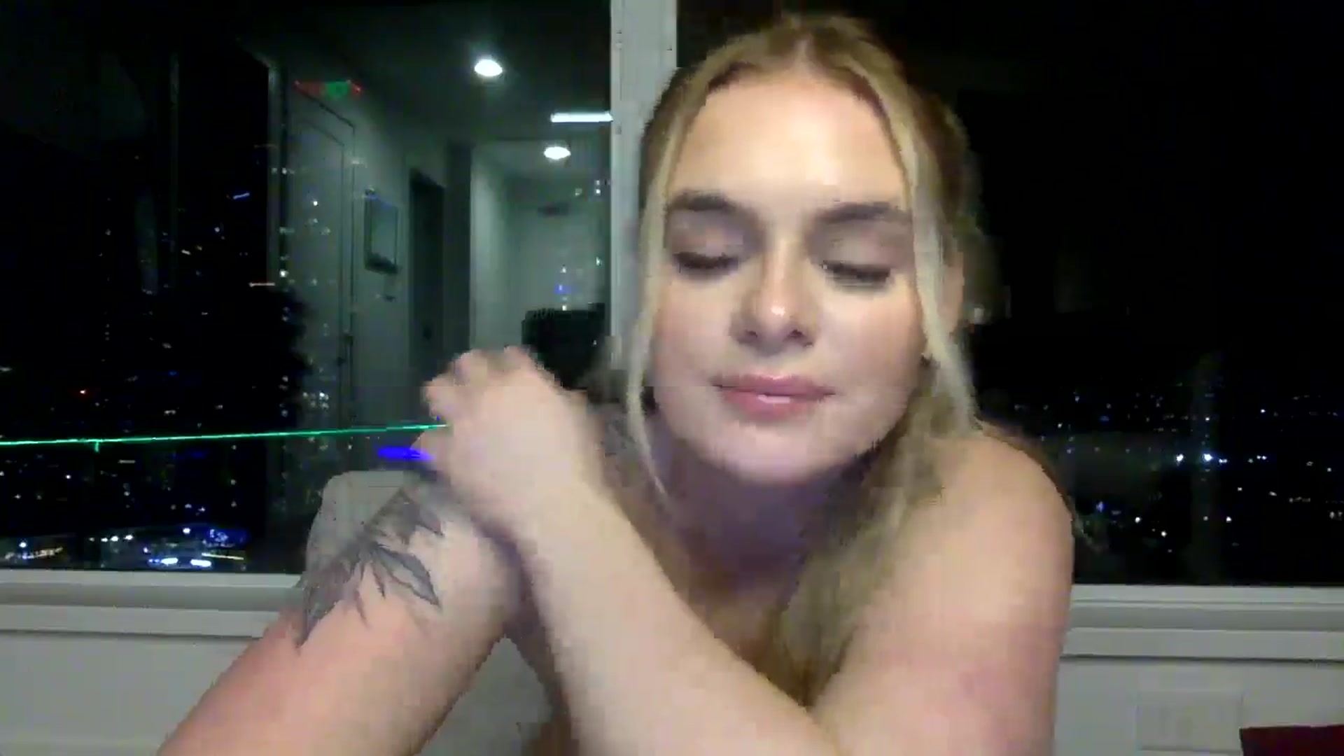 Gallery image thumbnail from Chloeluv7's myfreecams stream on, 12/28/2025, 08:37 image 13 of 20