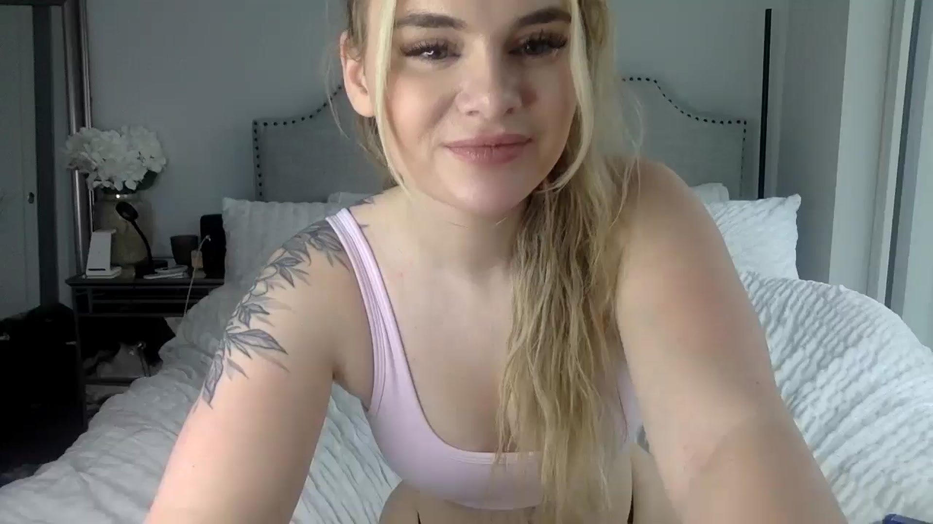 Gallery image thumbnail from Chloeluv7's myfreecams stream on, 12/28/2025, 22:54 image 1 of 20