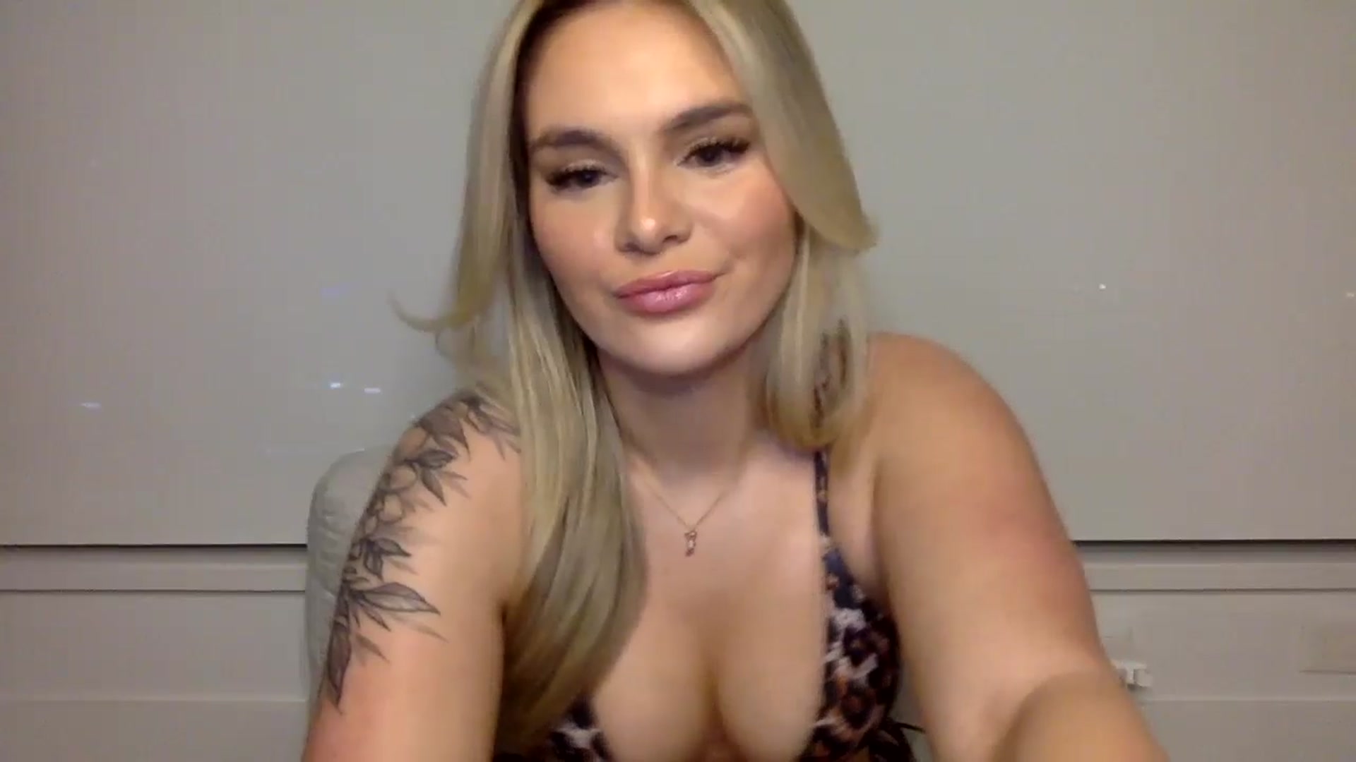 Gallery image thumbnail from Chloeluv7's myfreecams stream on, 01/06/2026, 04:53 image 6 of 20