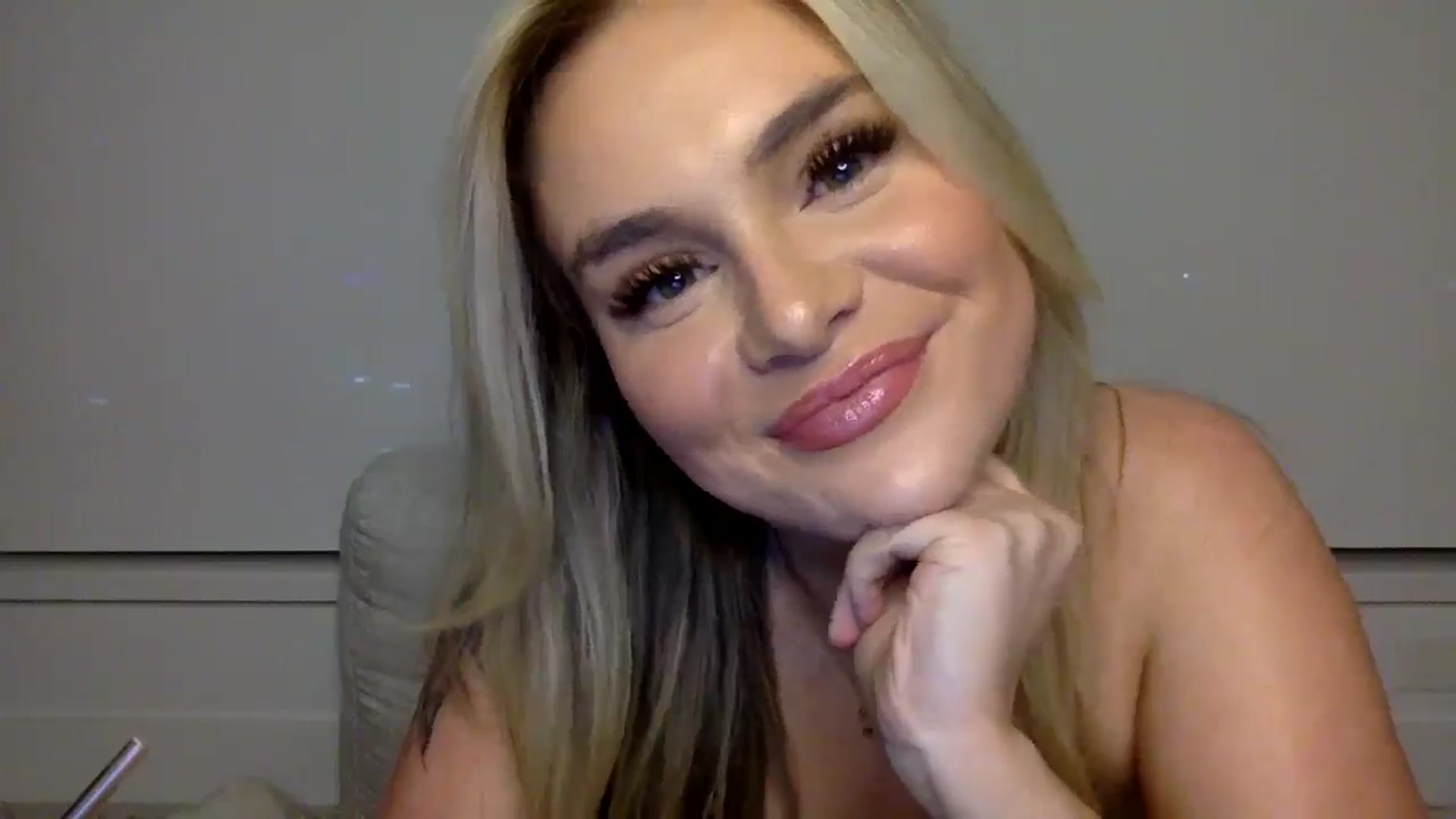 Gallery image thumbnail from Chloeluv7's myfreecams stream on, 01/06/2026, 04:53 image 15 of 20