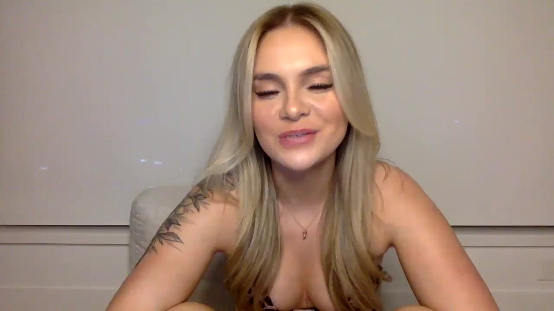 Gallery image thumbnail from Chloeluv7's myfreecams stream on, 01/06/2026, 04:53 image 2 of 20