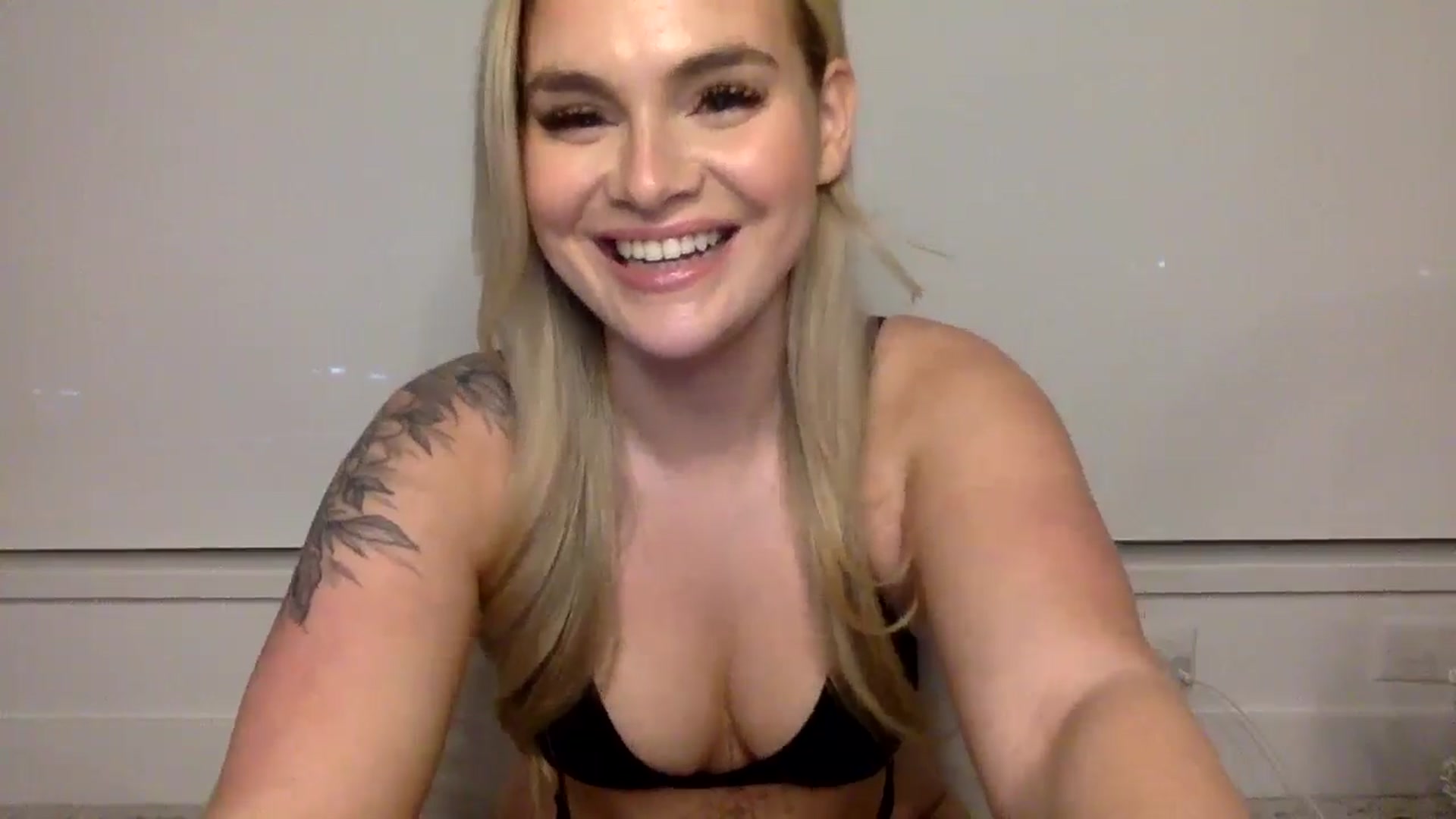 Gallery image thumbnail from Chloeluv7's myfreecams stream on, 01/09/2026, 04:20 image 2 of 20
