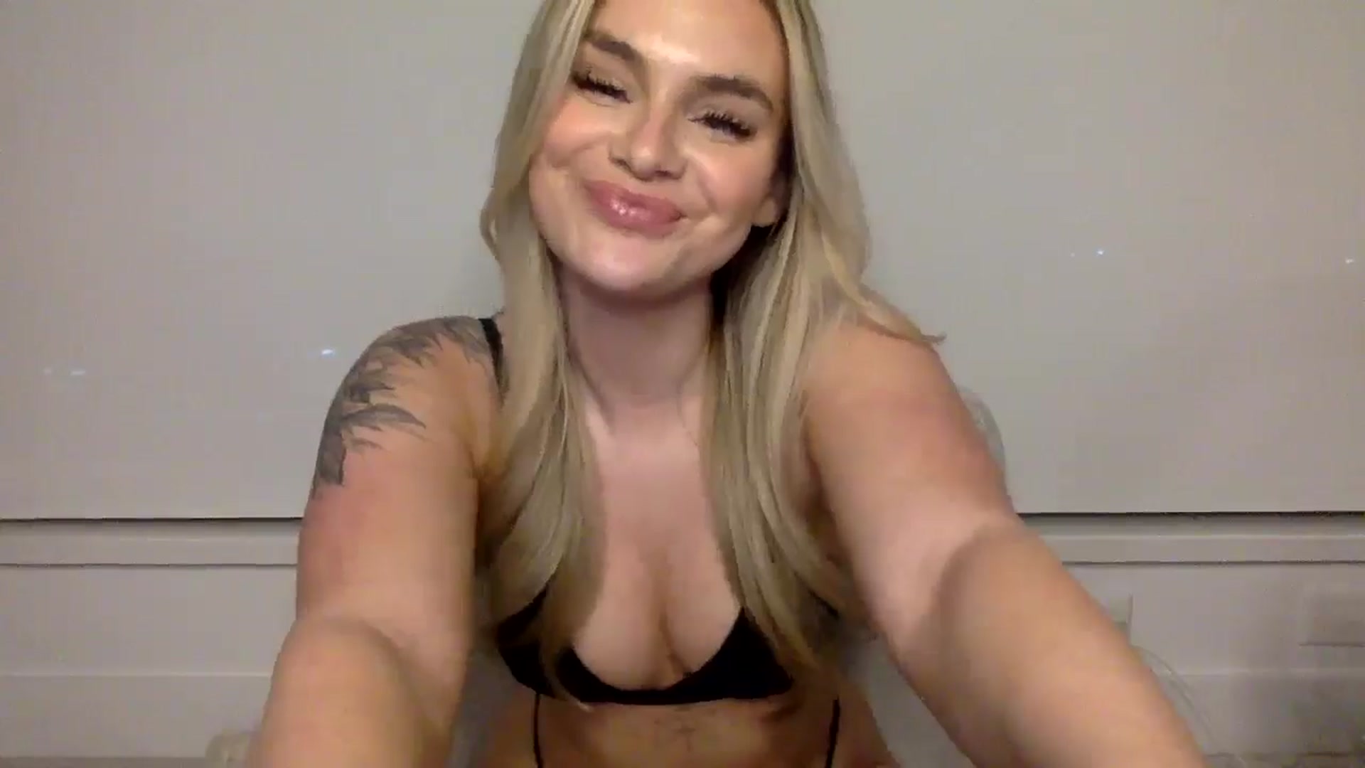 Gallery image thumbnail from Chloeluv7's myfreecams stream on, 01/09/2026, 04:20 image 10 of 20