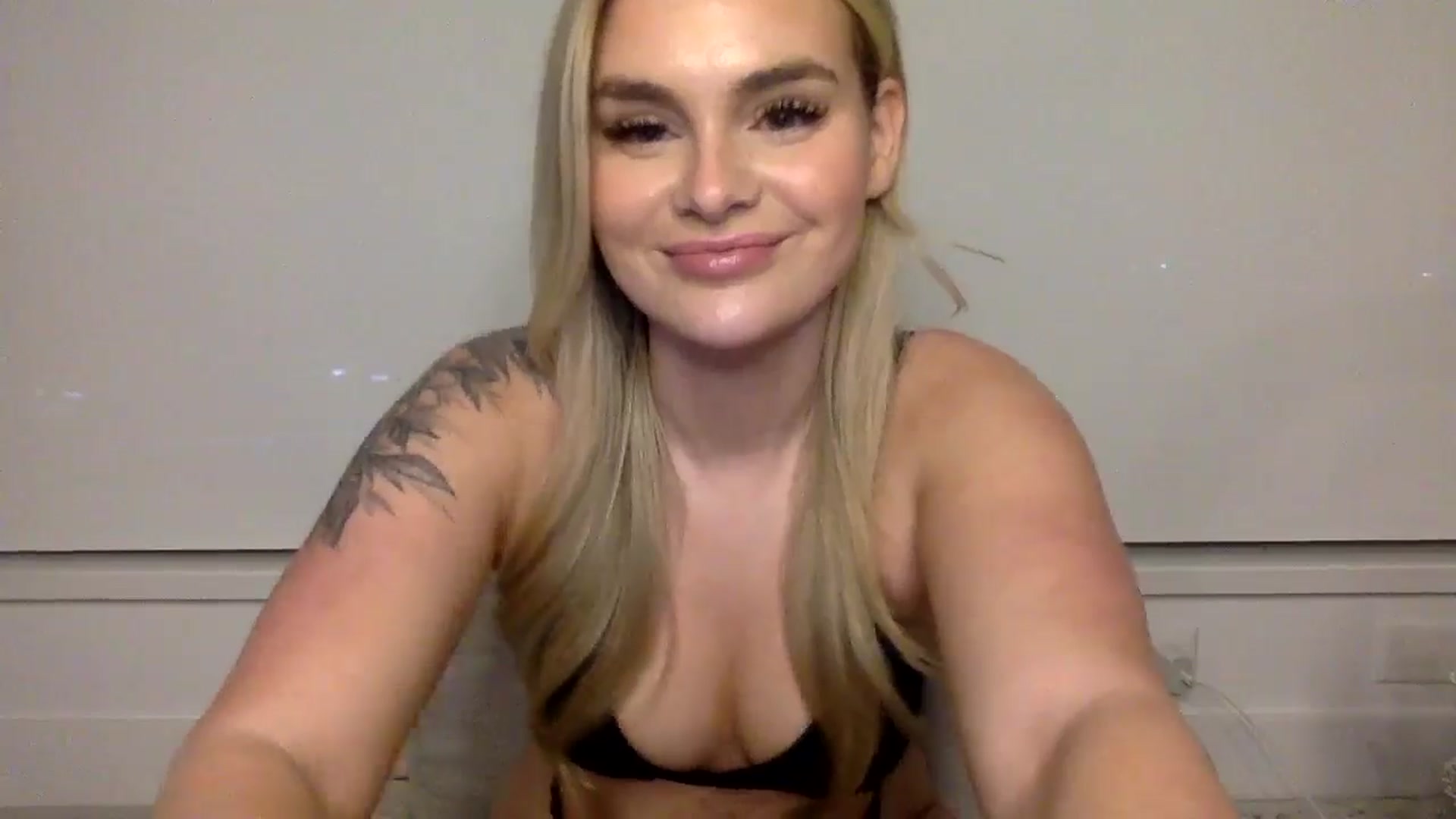 Gallery image thumbnail from Chloeluv7's myfreecams stream on, 01/09/2026, 04:20 image 7 of 20