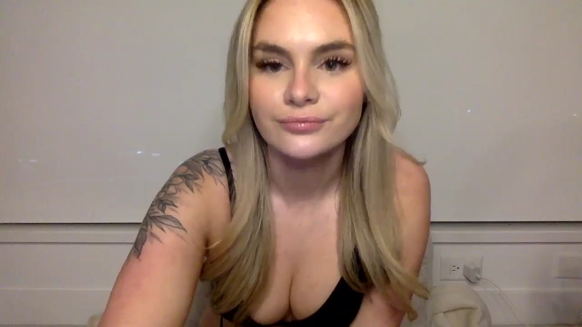 Gallery image thumbnail from Chloeluv7's myfreecams stream on, 01/09/2026, 04:20 image 9 of 20