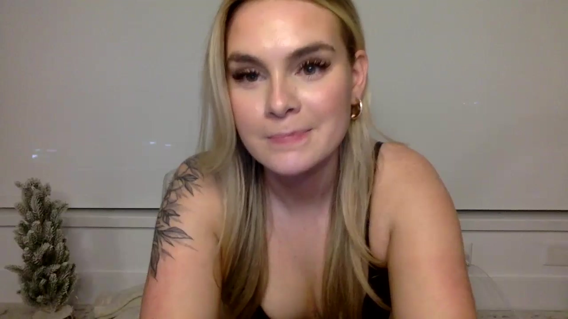 Gallery image thumbnail from Chloeluv7's myfreecams stream on, 01/09/2026, 07:55 image 10 of 20