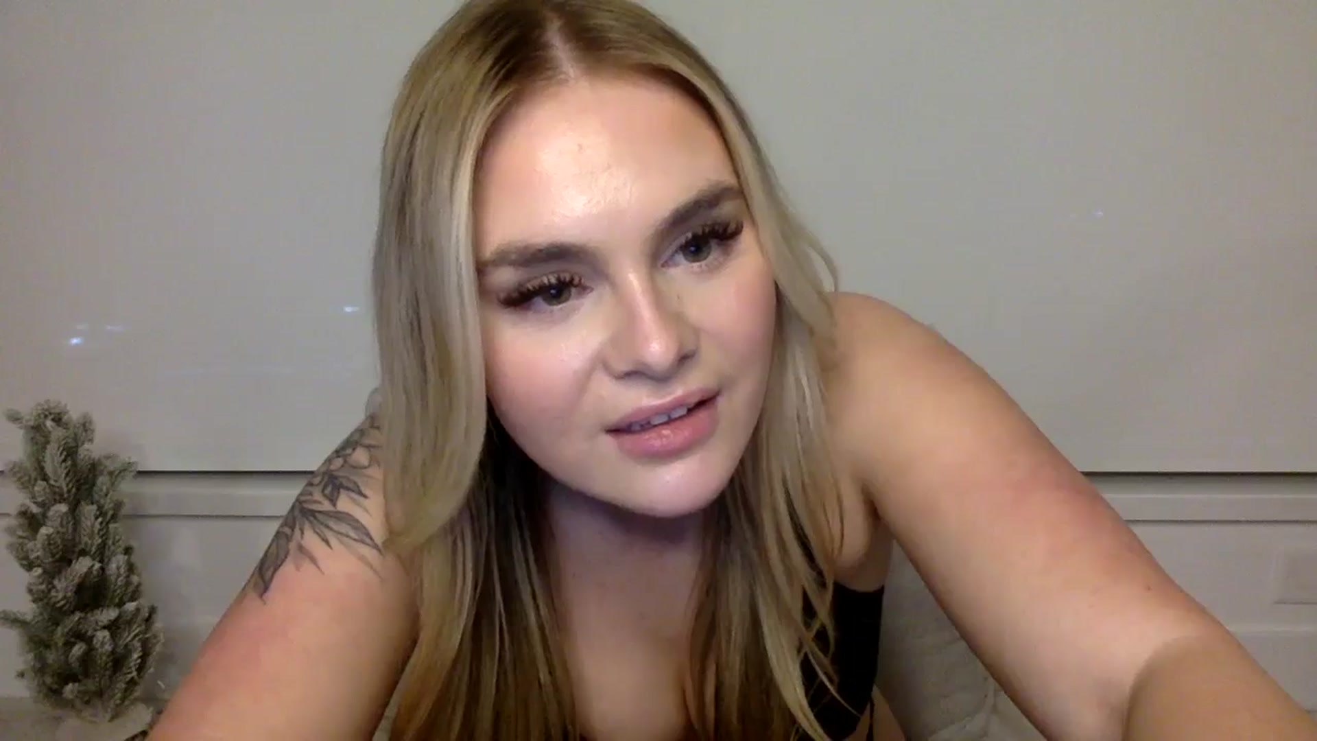 Gallery image thumbnail from Chloeluv7's myfreecams stream on, 01/09/2026, 07:55 image 4 of 20