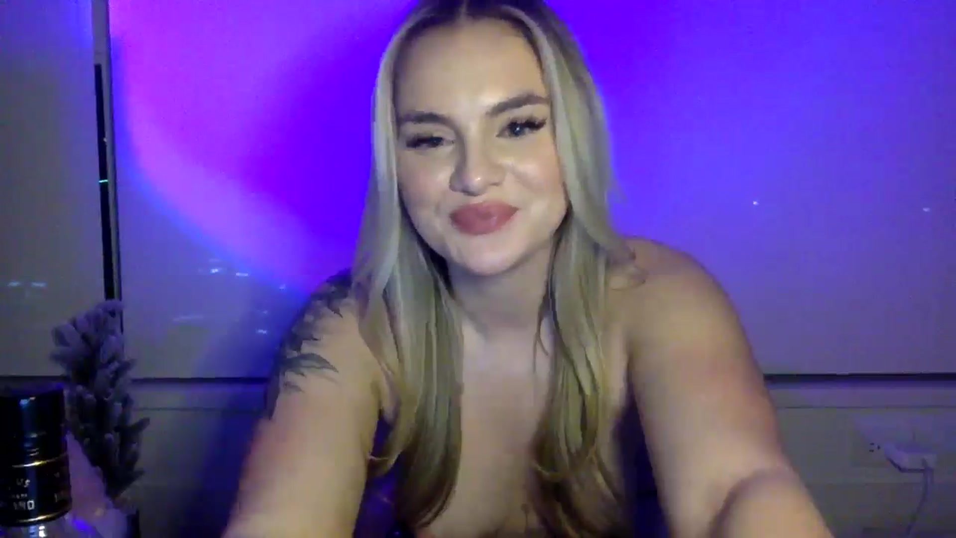Gallery image thumbnail from Chloeluv7's myfreecams stream on, 01/11/2026, 09:02 image 12 of 20