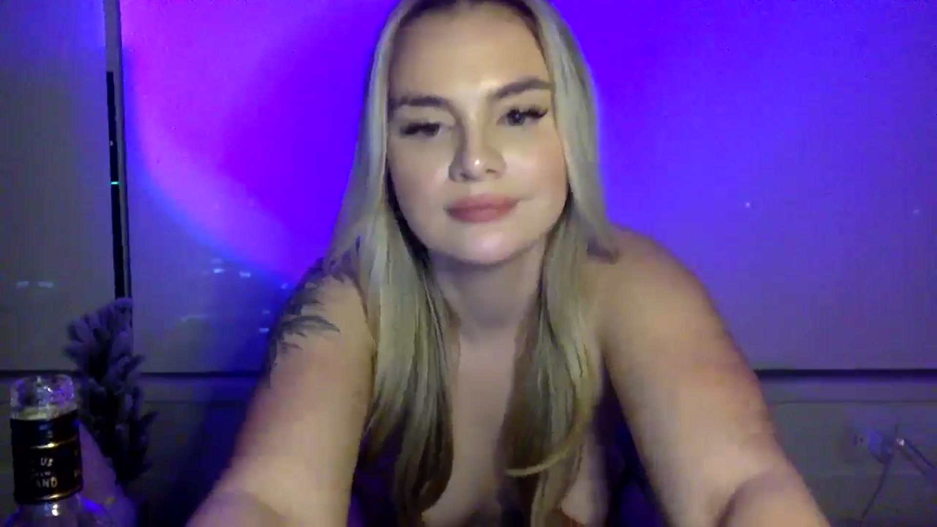Gallery image thumbnail from Chloeluv7's myfreecams stream on, 01/11/2026, 09:02 image 18 of 20