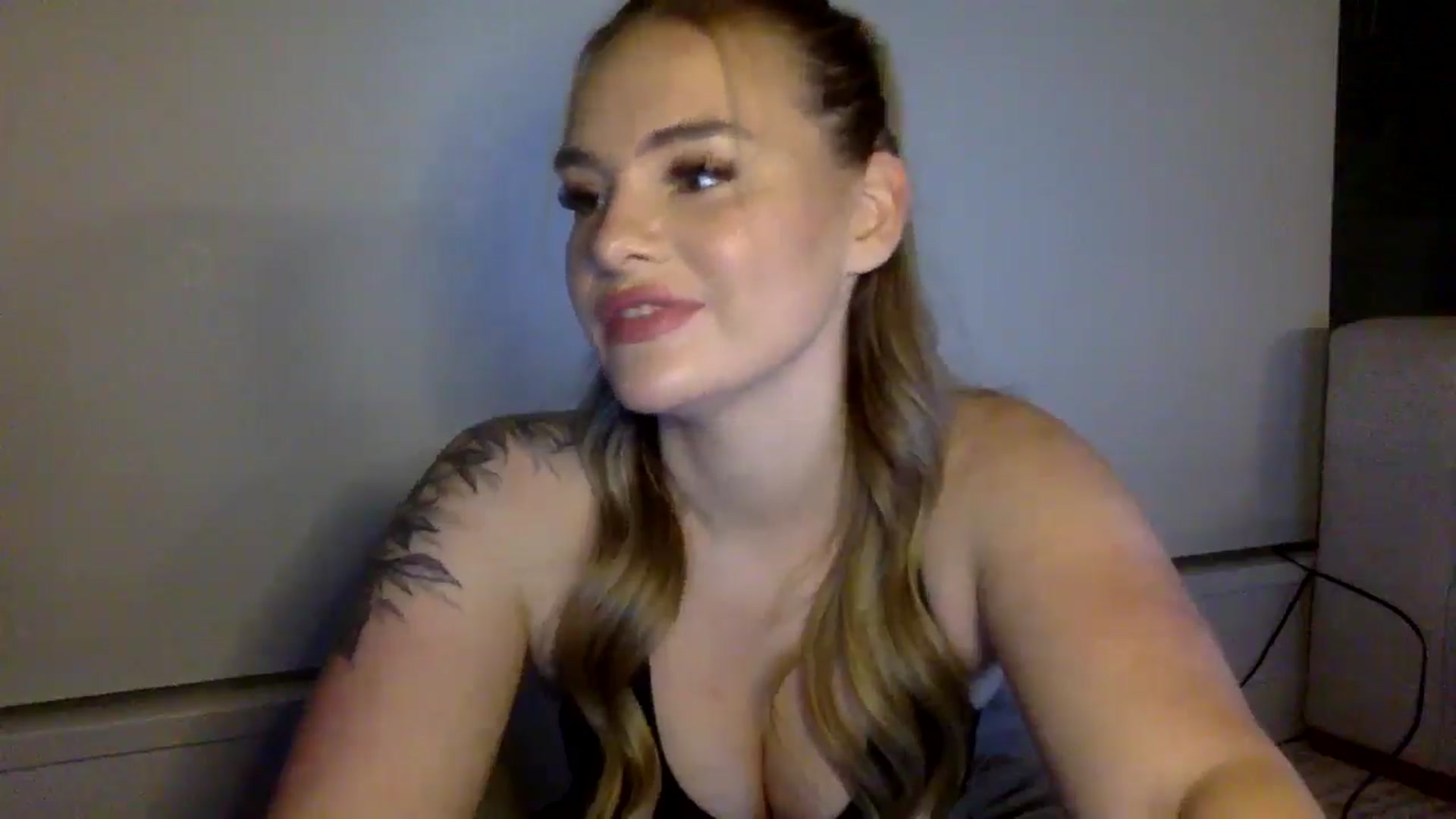 Gallery image thumbnail from Chloeluv7's myfreecams stream on, 01/15/2026, 05:06 image 16 of 20