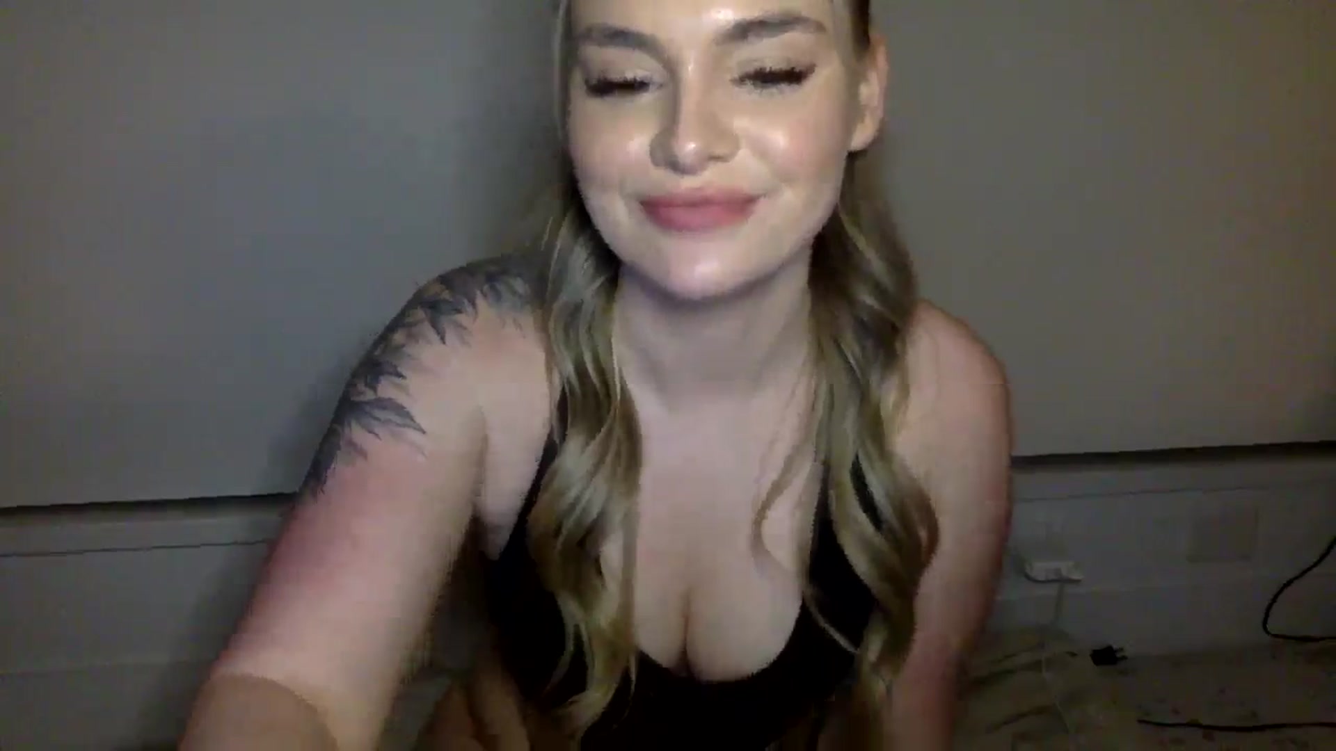 Gallery image thumbnail from Chloeluv7's myfreecams stream on, 01/15/2026, 06:55 image 18 of 20