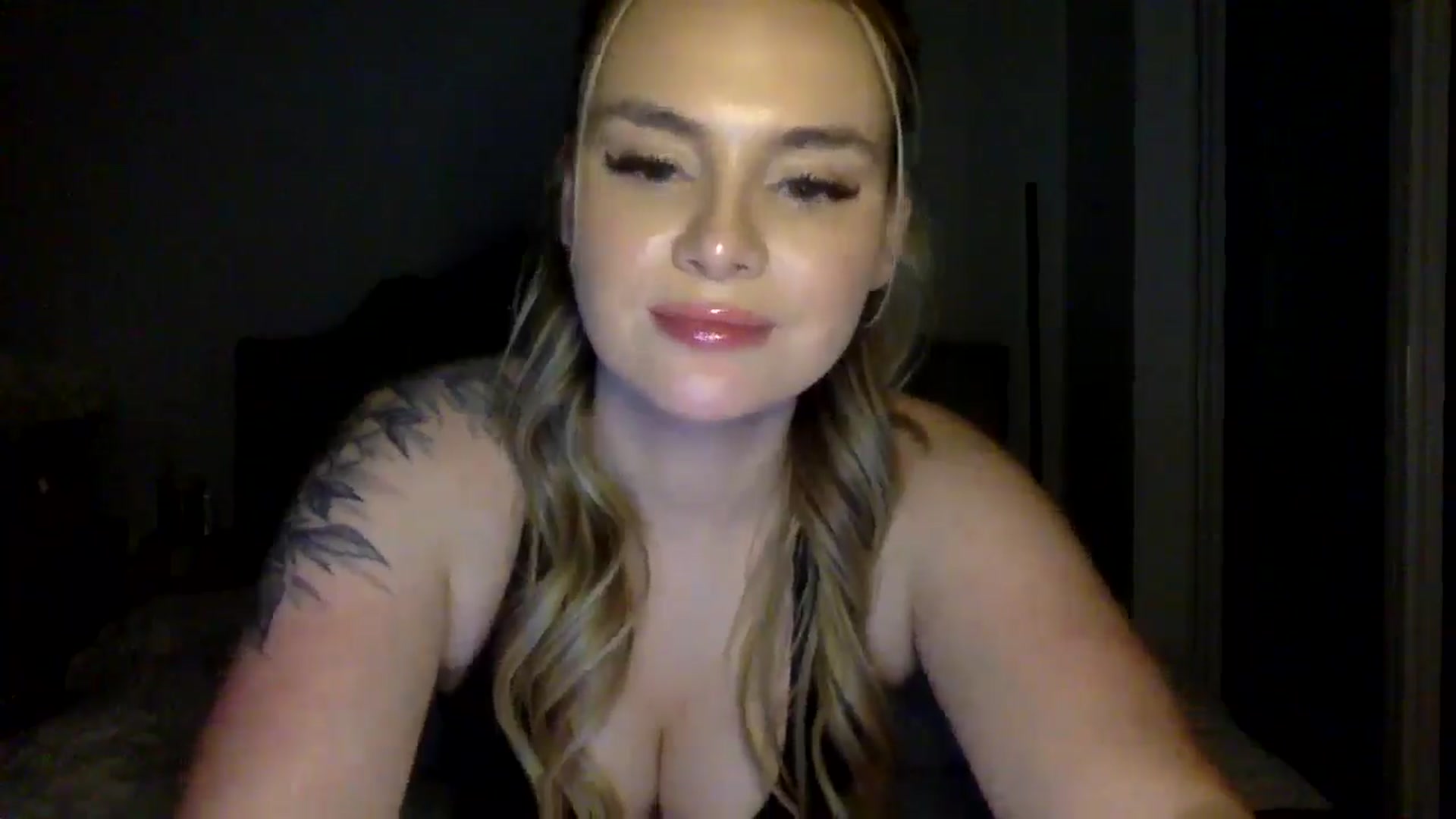 Gallery image thumbnail from Chloeluv7's myfreecams stream on, 01/15/2026, 08:05 image 17 of 20