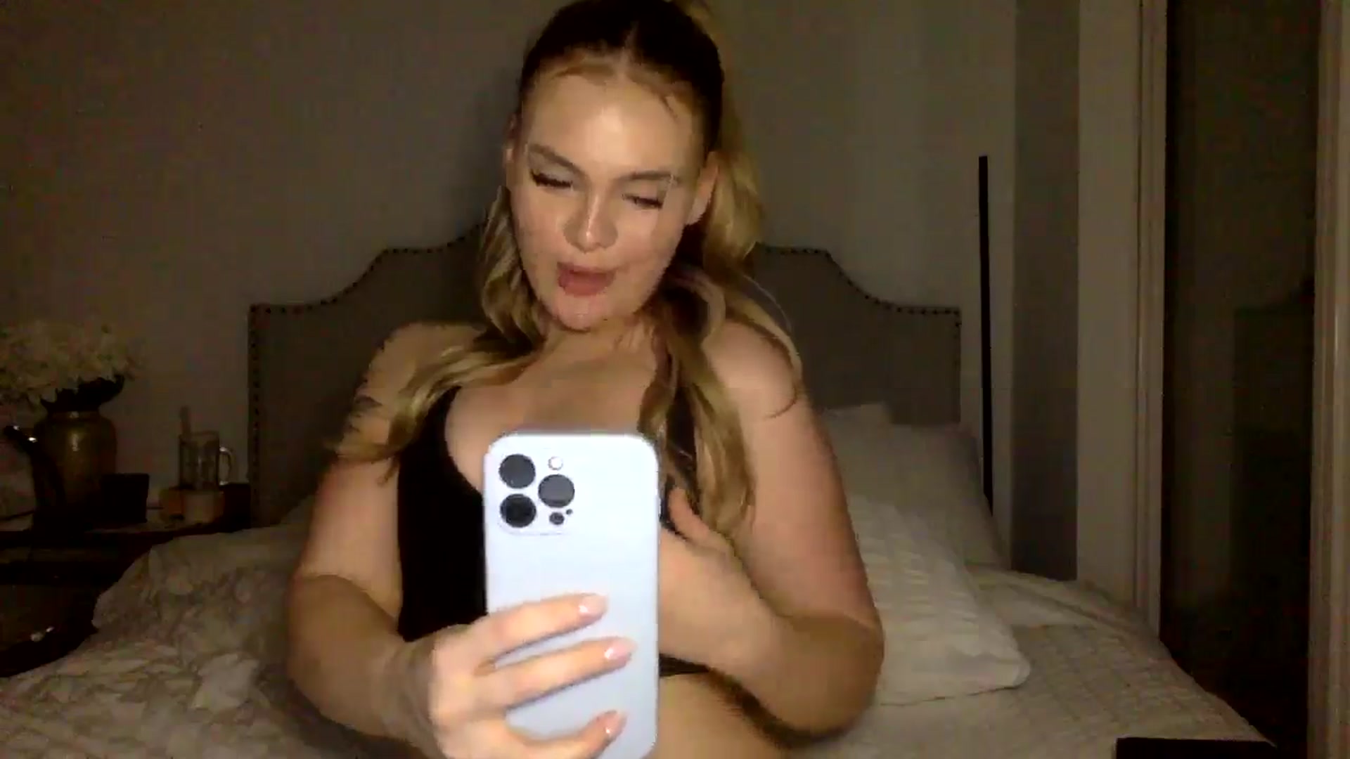 Gallery image thumbnail from Chloeluv7's myfreecams stream on, 01/15/2026, 08:05 image 14 of 20