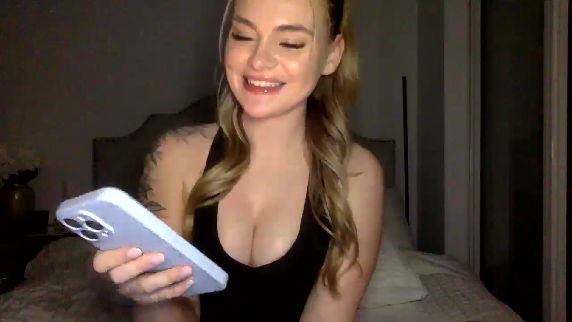 Gallery image thumbnail from Chloeluv7's myfreecams stream on, 01/15/2026, 08:05 image 16 of 20