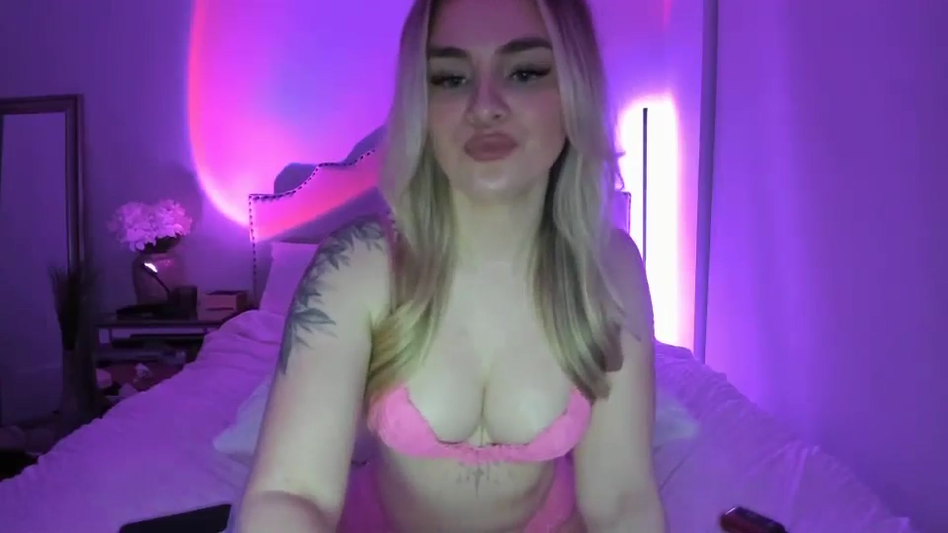 Gallery image thumbnail from Chloeluv7's myfreecams stream on, 01/31/2026, 06:45 image 18 of 20