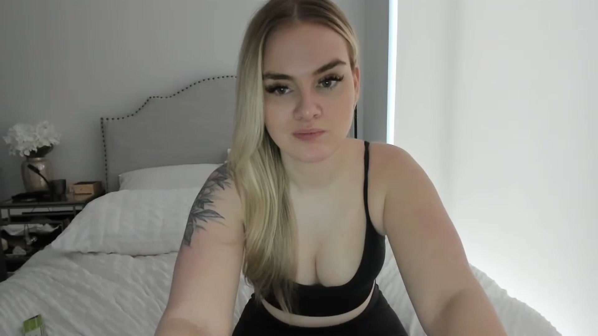 Gallery image thumbnail from Chloeluv7's myfreecams stream on, 01/31/2026, 23:18 image 14 of 20
