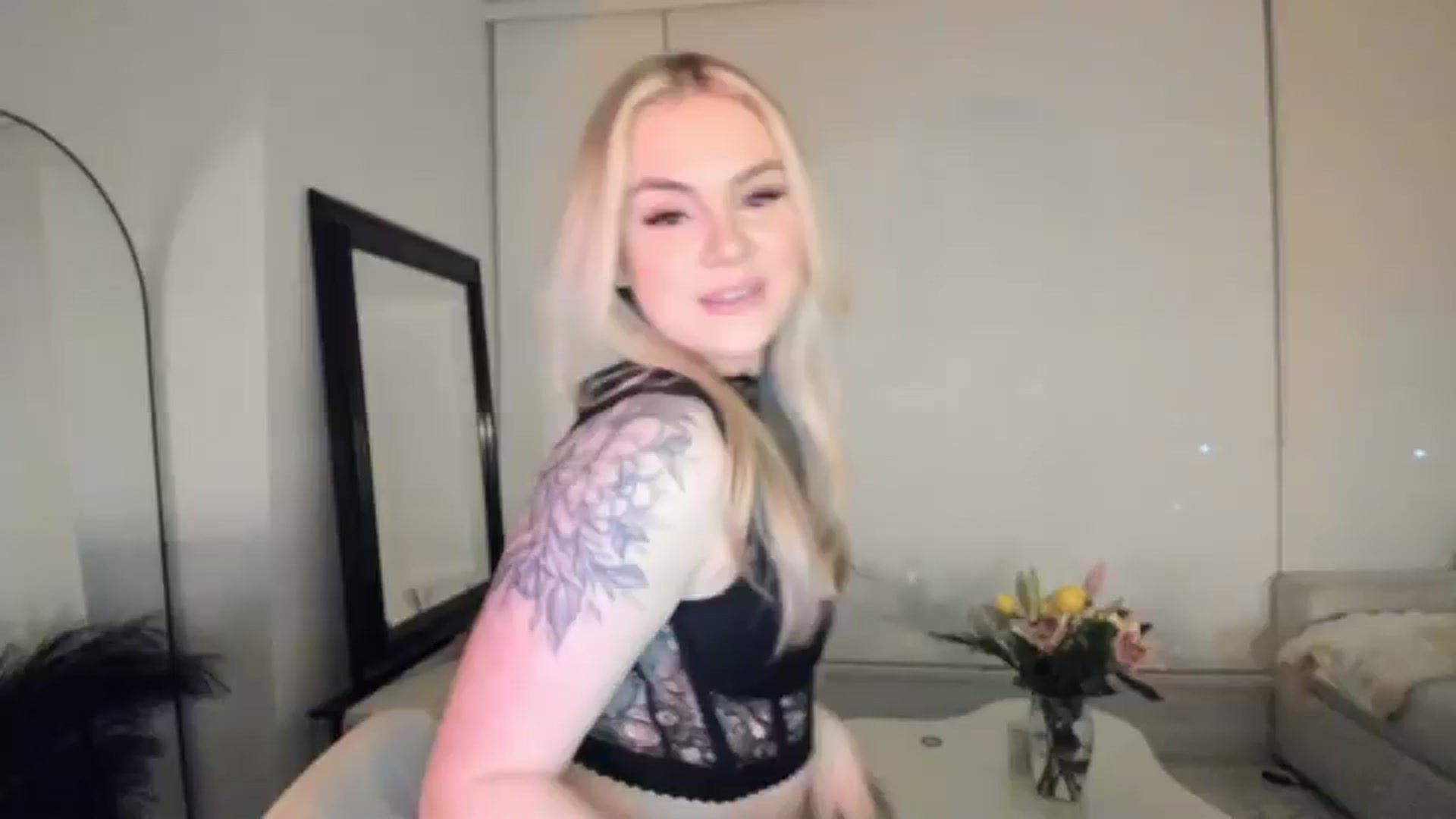 Gallery image thumbnail from Chloeluv7's myfreecams stream on, 03/12/2026, 05:59 image 1 of 20