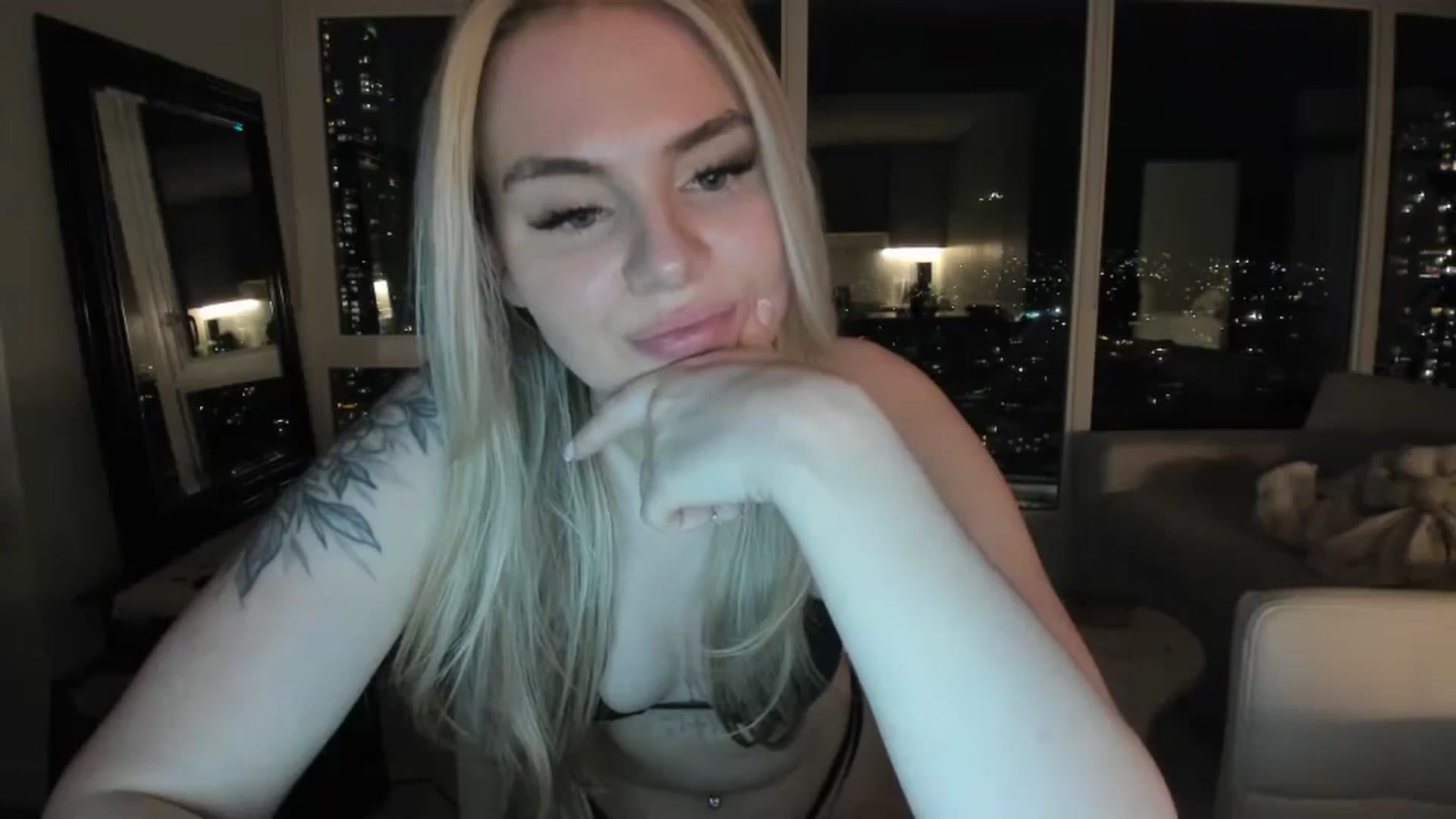 Gallery image thumbnail from Chloeluv7's myfreecams stream on, 04/01/2026, 06:05 image 2 of 20