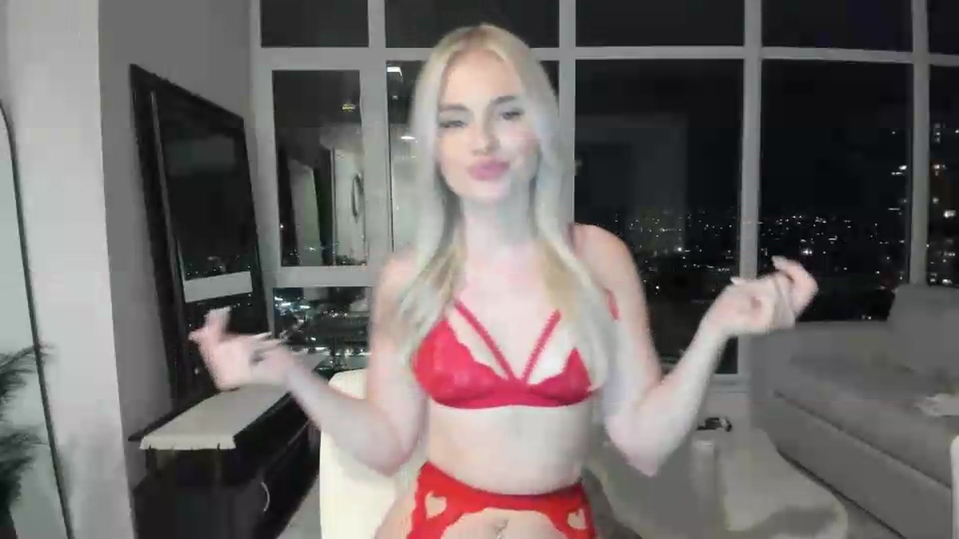 Gallery image thumbnail from Chloeluv7's myfreecams stream on, 05/25/2026, 07:35 image 13 of 20