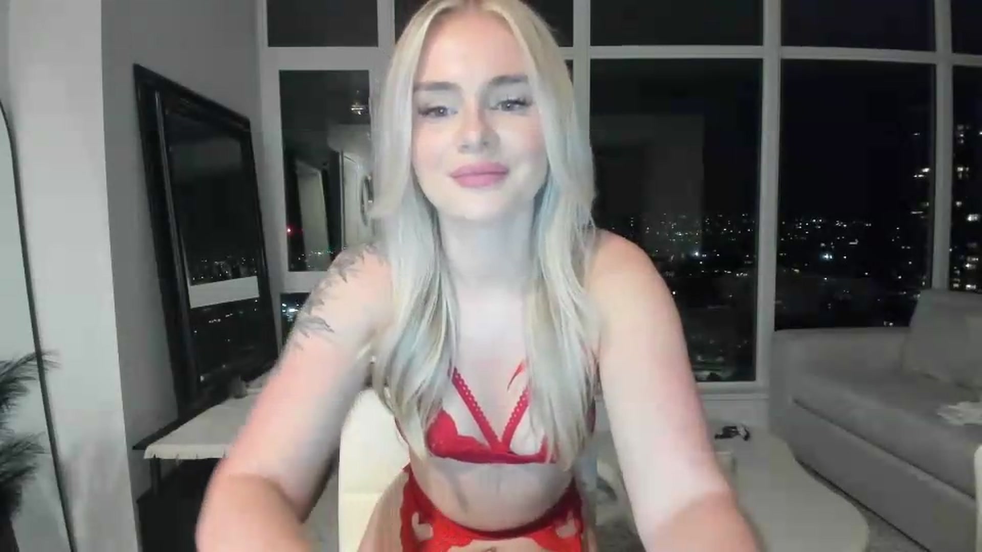 Gallery image thumbnail from Chloeluv7's myfreecams stream on, 05/25/2026, 07:35 image 5 of 20