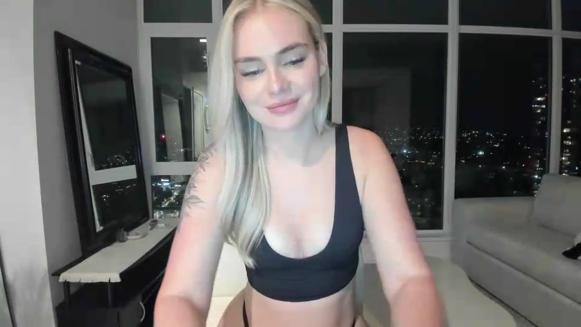 Gallery image thumbnail from Chloeluv7's myfreecams stream on, 05/26/2026, 05:31 image 9 of 20