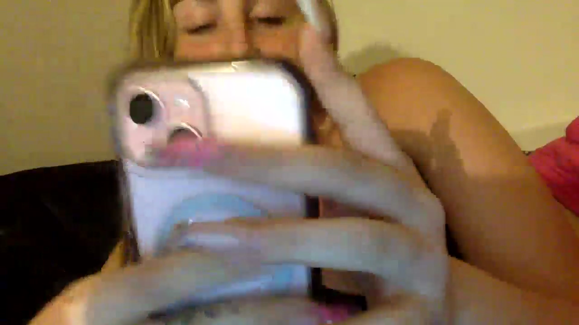 Gallery image thumbnail from Chloemxoxo's myfreecams stream on, 09/17/2024, 07:07 image 9 of 20