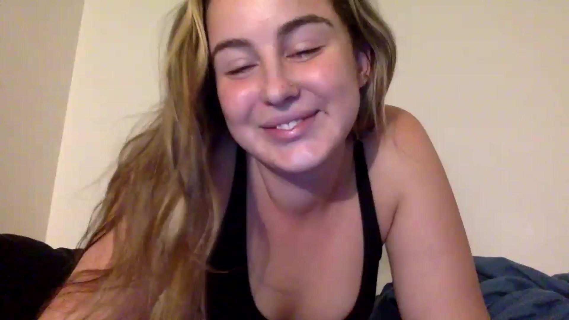 Gallery image thumbnail from Chloemxoxo's myfreecams stream on, 09/17/2024, 07:07 image 16 of 20