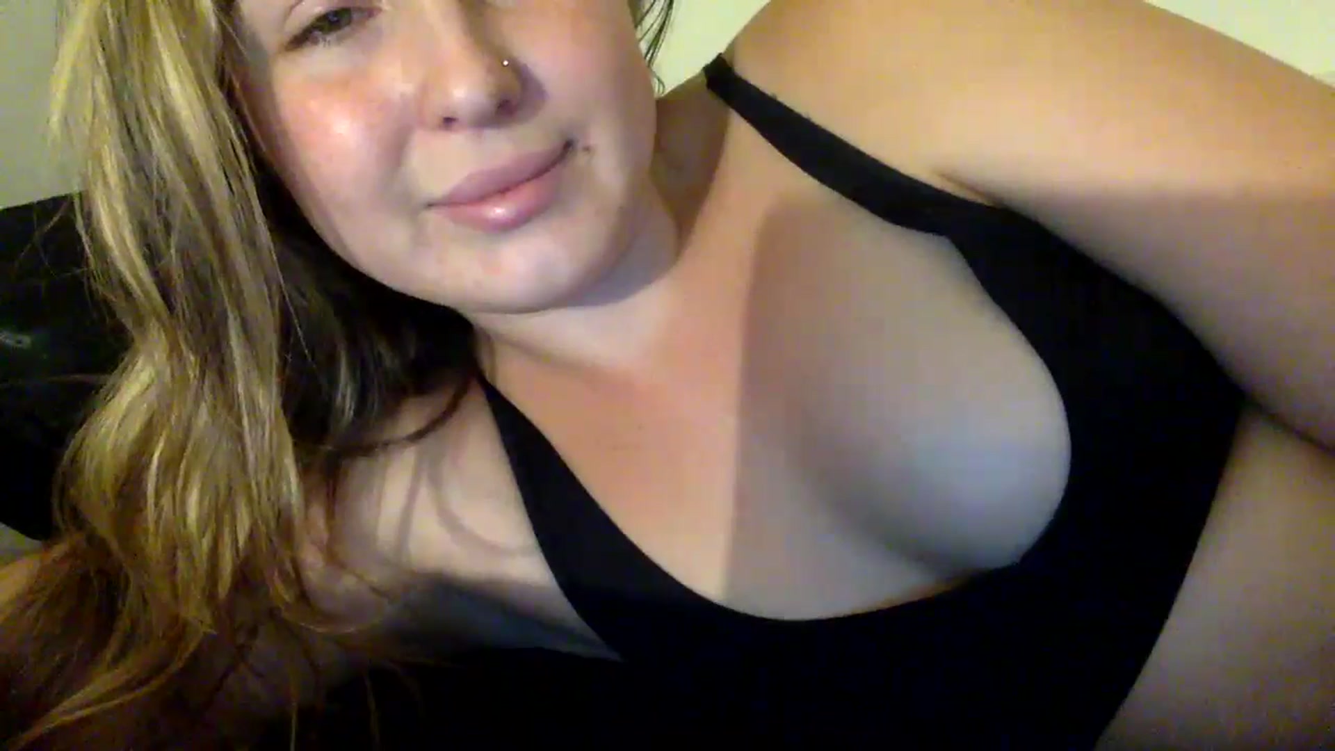 Gallery image thumbnail from Chloemxoxo's myfreecams stream on, 09/17/2024, 07:07 image 13 of 20