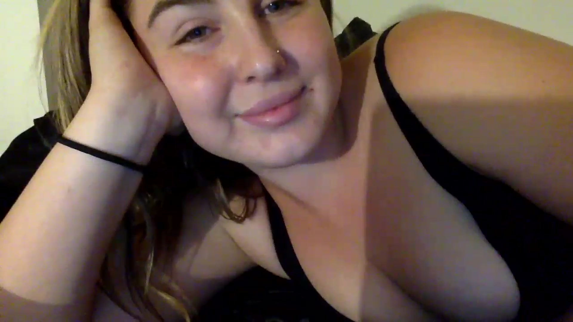 Gallery image thumbnail from Chloemxoxo's myfreecams stream on, 09/17/2024, 07:07 image 7 of 20