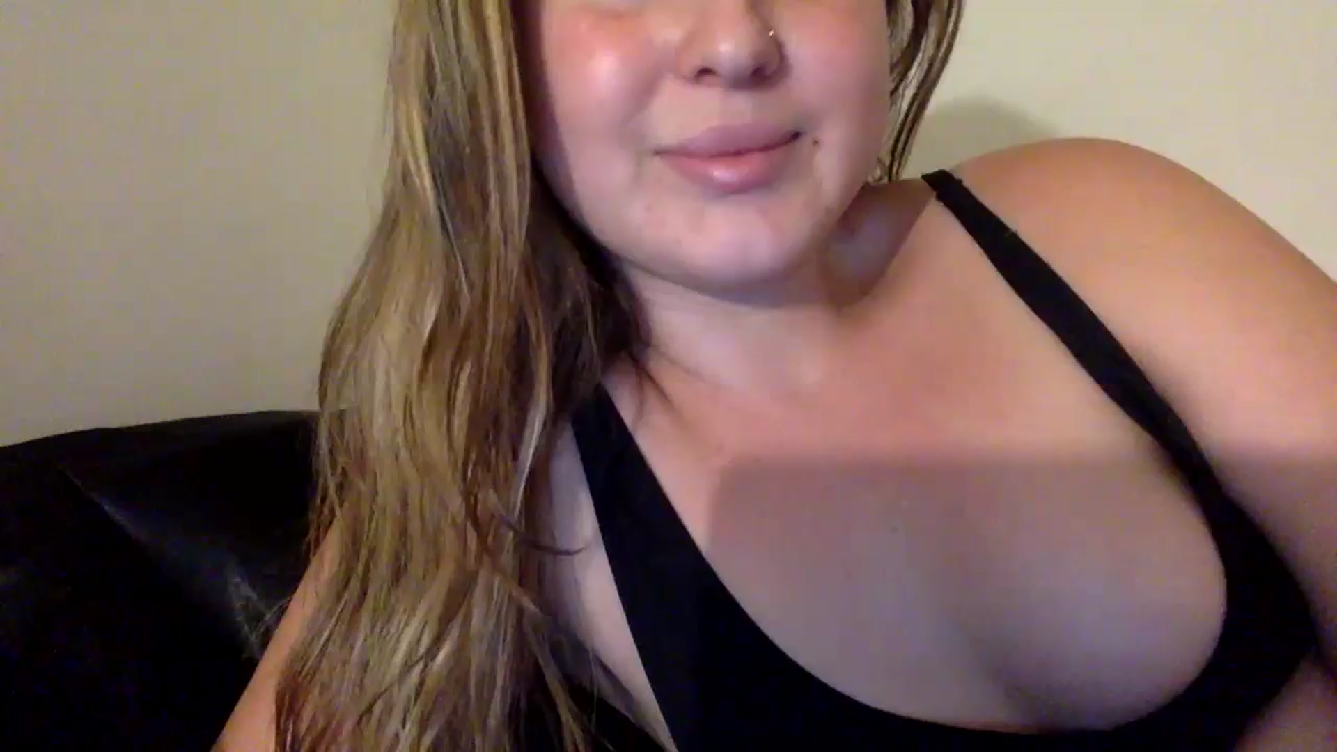 Gallery image thumbnail from Chloemxoxo's myfreecams stream on, 09/17/2024, 07:07 image 14 of 20