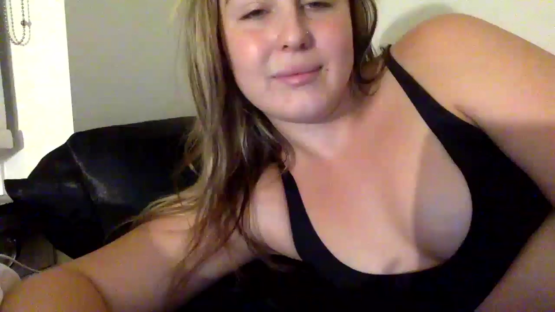 Gallery image thumbnail from Chloemxoxo's myfreecams stream on, 09/17/2024, 07:07 image 1 of 20