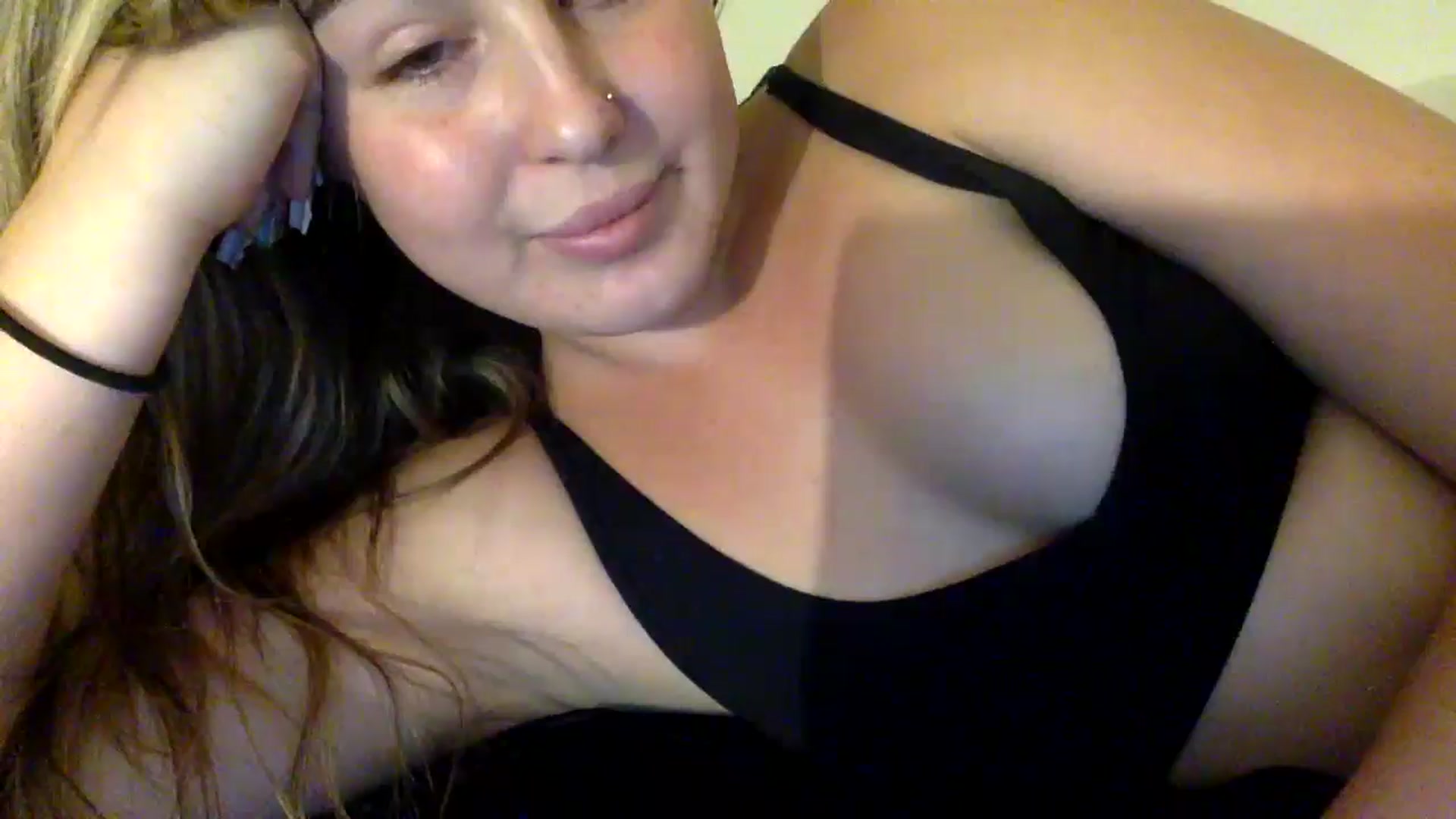 Gallery image thumbnail from Chloemxoxo's myfreecams stream on, 09/17/2024, 07:07 image 11 of 20