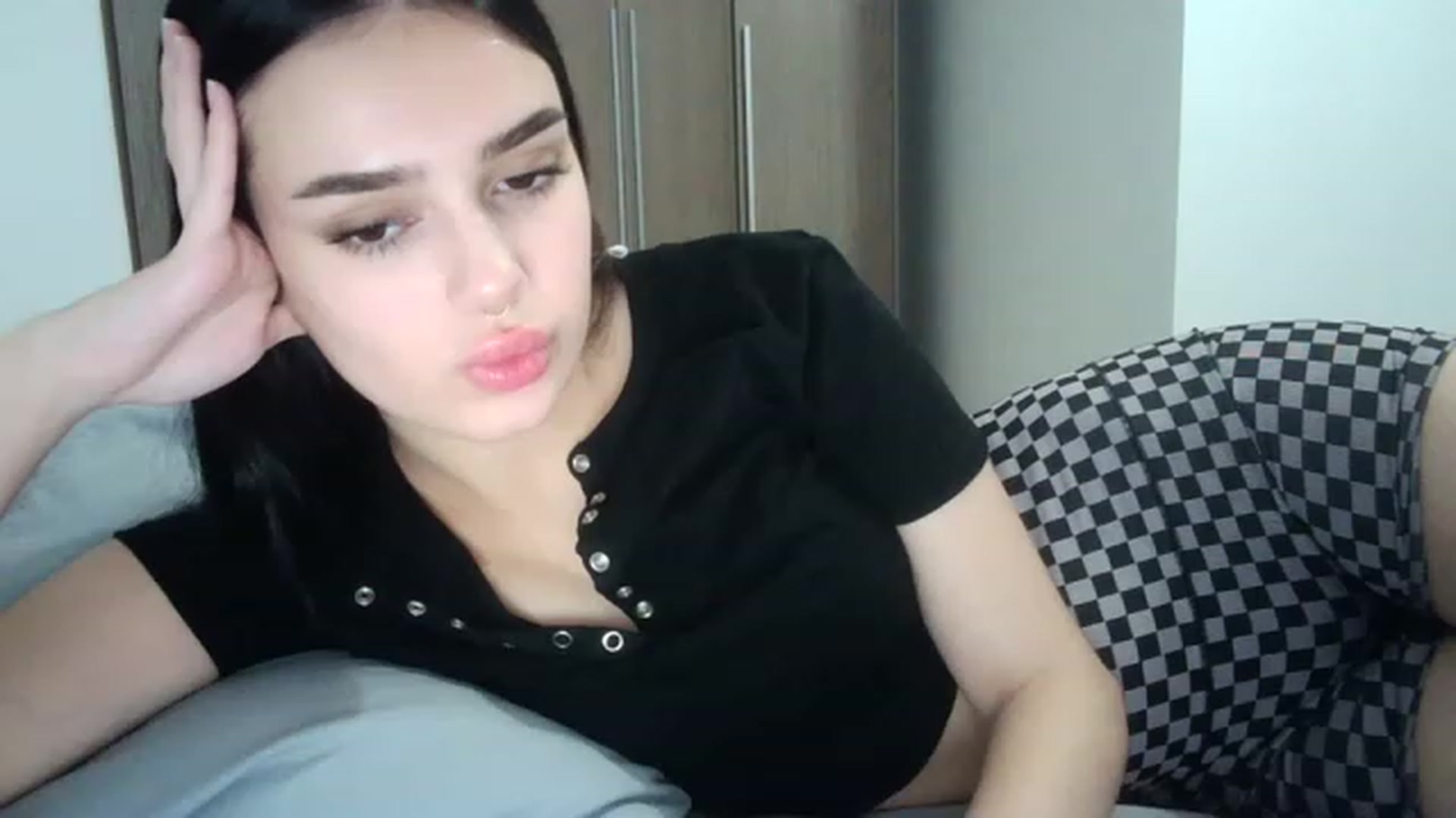 Gallery image thumbnail from ChocoPiiie_'s myfreecams stream on, 11/29/2022, 01:23 image 6 of 20