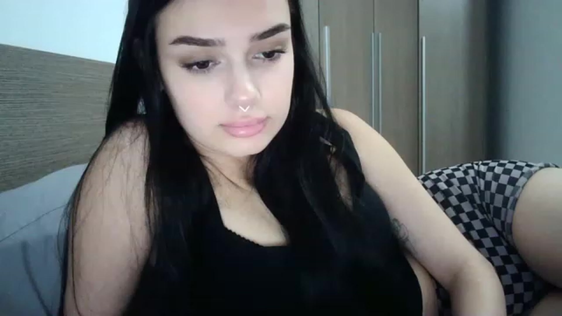 Gallery image thumbnail from ChocoPiiie_'s myfreecams stream on, 01/10/2023, 02:17 image 6 of 20