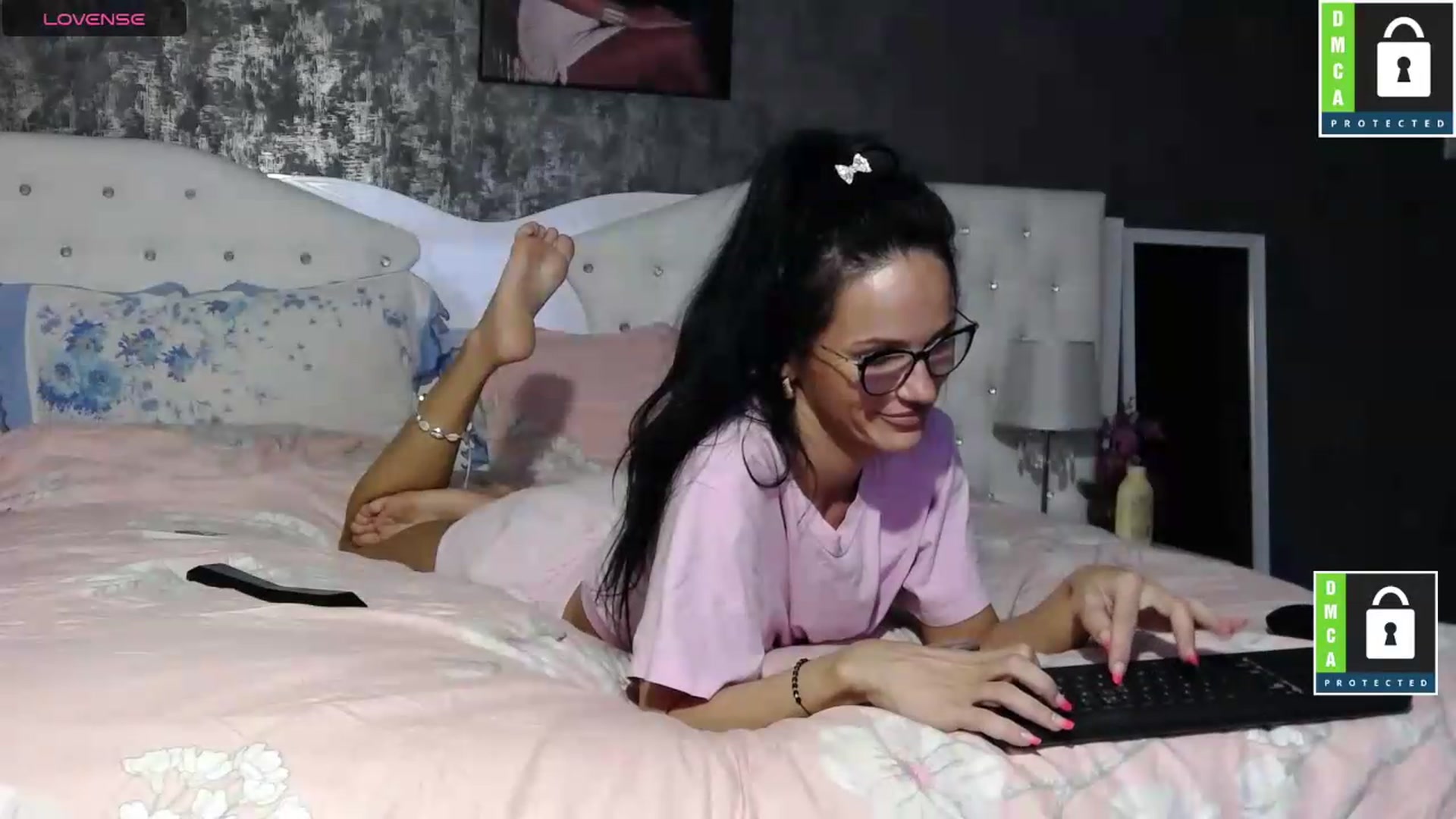 Gallery image thumbnail from ChocolatePnk's myfreecams stream on, 08/04/2026, 03:13 image 4 of 20