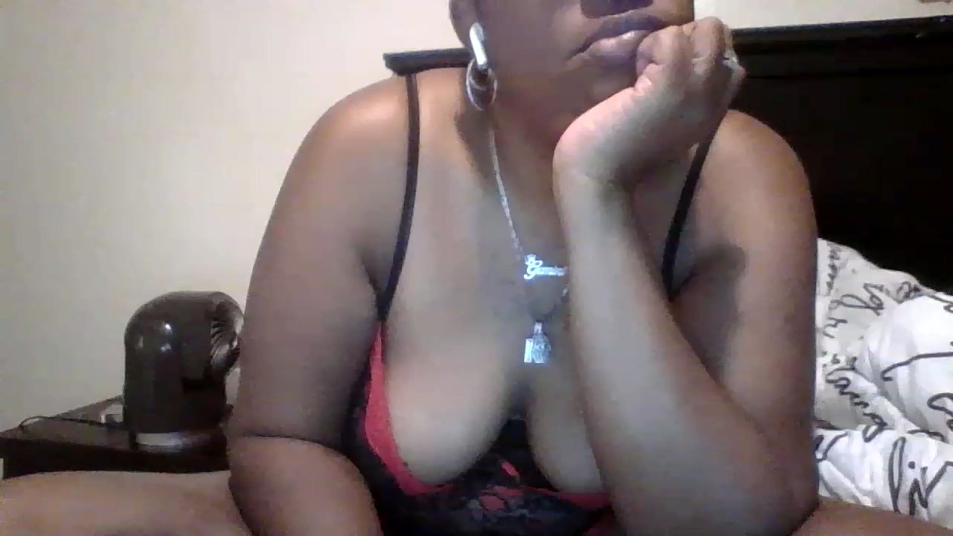 Gallery image thumbnail from Chocolatek79's myfreecams stream on, 11/23/2022, 03:58 image 12 of 20