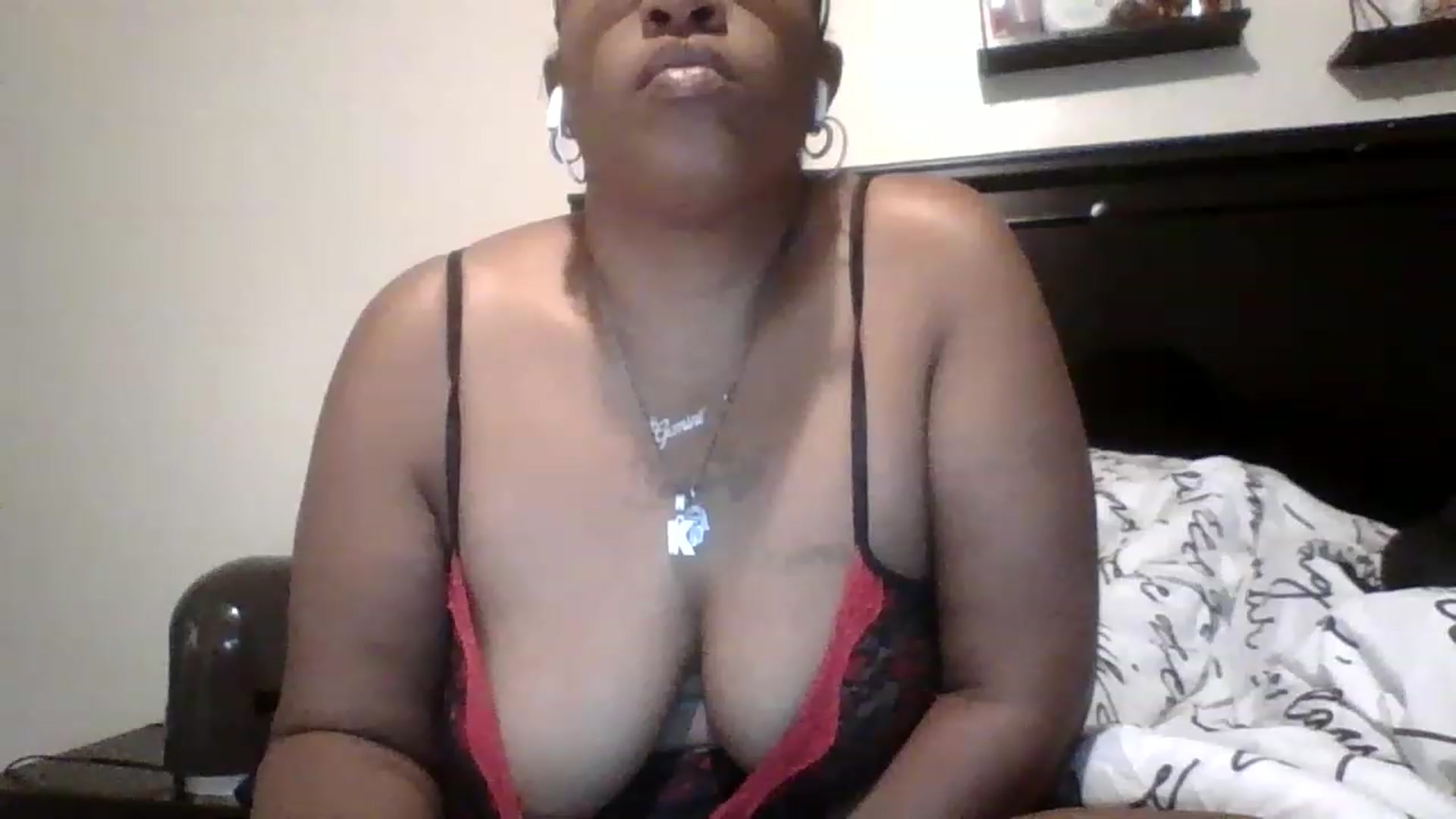 Gallery image thumbnail from Chocolatek79's myfreecams stream on, 11/23/2022, 04:40 image 11 of 20