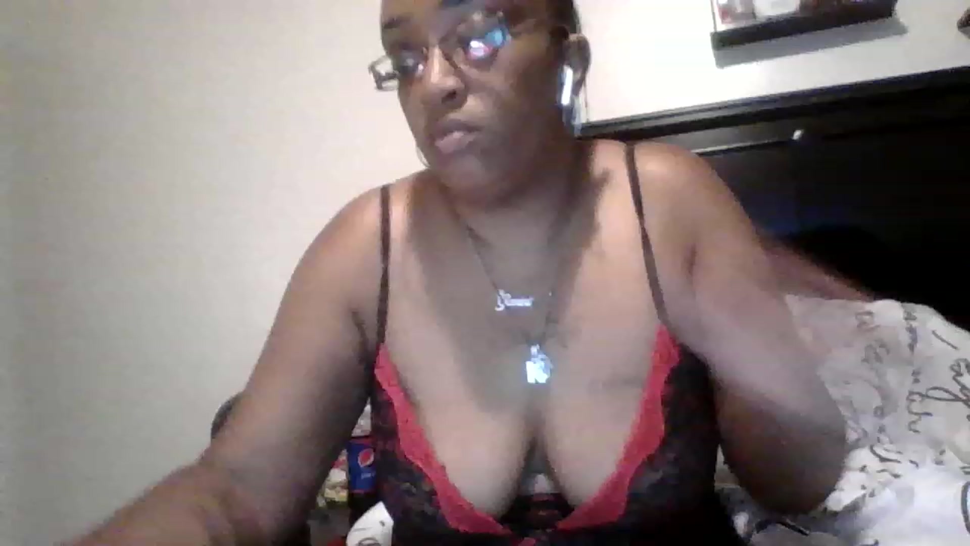 Gallery image thumbnail from Chocolatek79's myfreecams stream on, 11/23/2022, 04:40 image 1 of 20