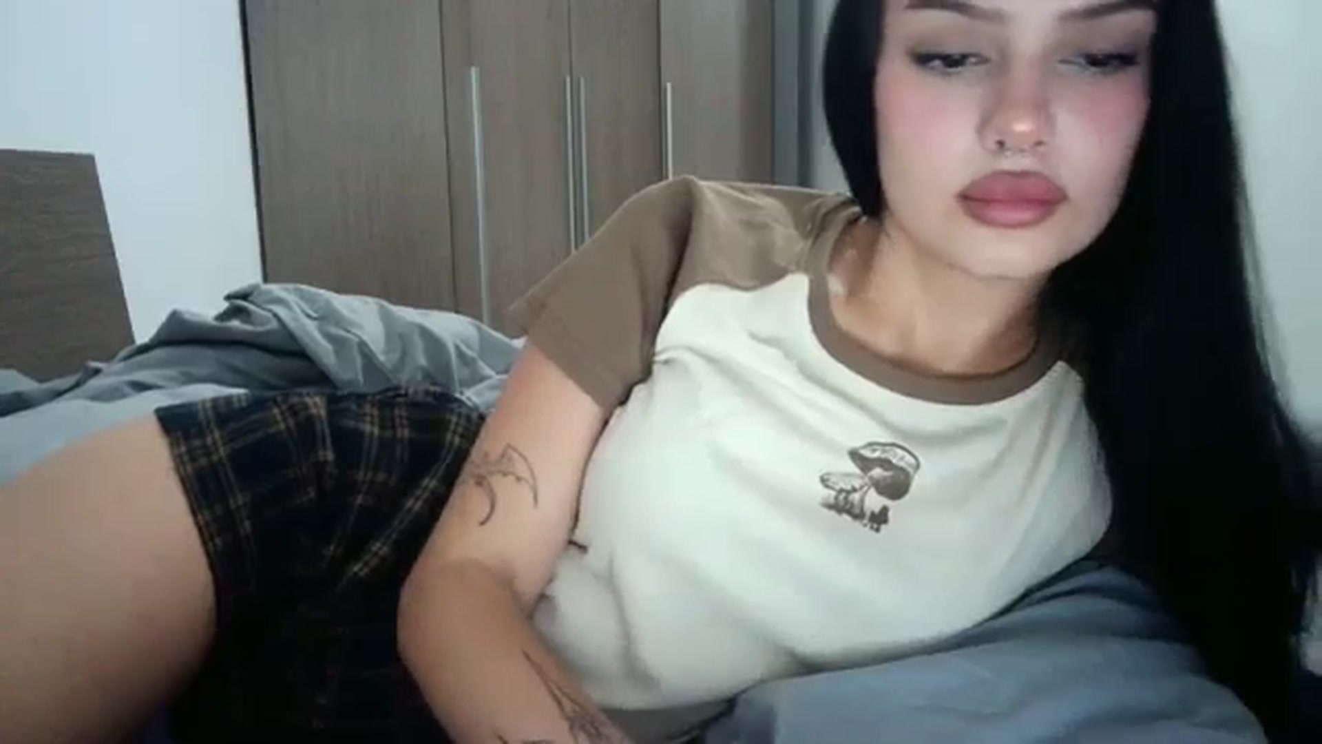 Gallery image thumbnail from Chocoo_'s myfreecams stream on, 08/13/2023, 24:03 image 8 of 20