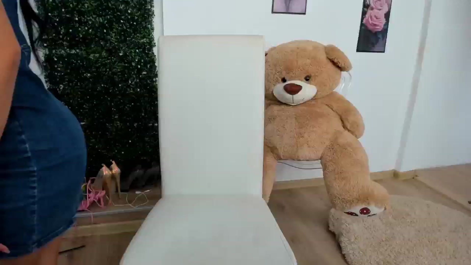 Gallery image thumbnail from ChokoMilf's myfreecams stream on, 09/30/2024, 09:44 image 8 of 20