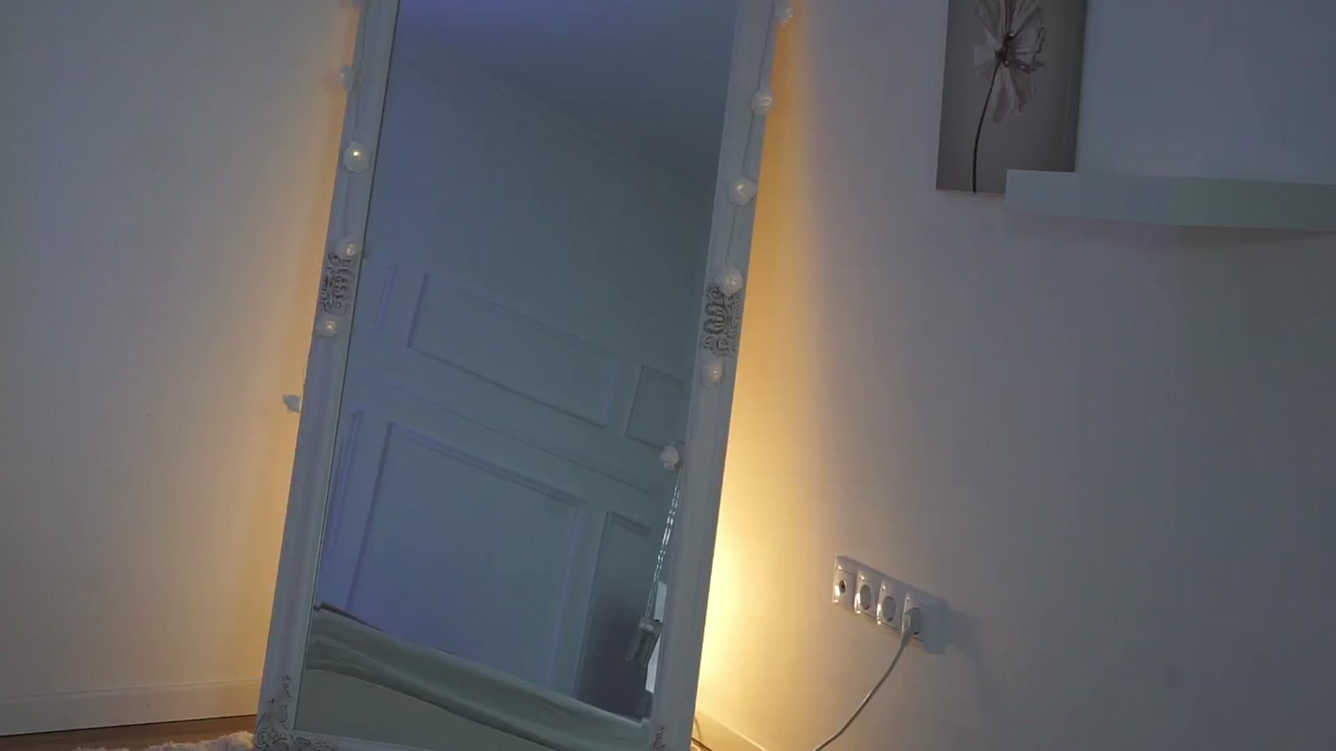 Gallery image thumbnail from Chriiisty's myfreecams stream on, 07/14/2025, 24:03 image 4 of 20
