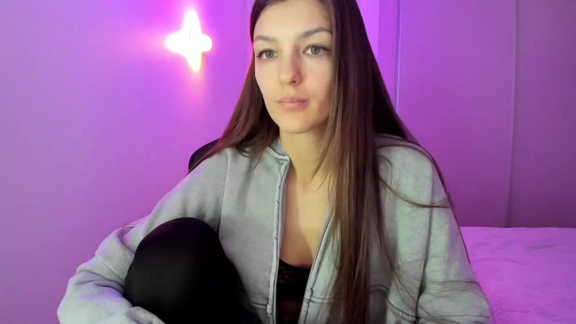 Gallery image thumbnail from Chris_girl's myfreecams stream on, 12/15/2024, 23:43 image 6 of 20
