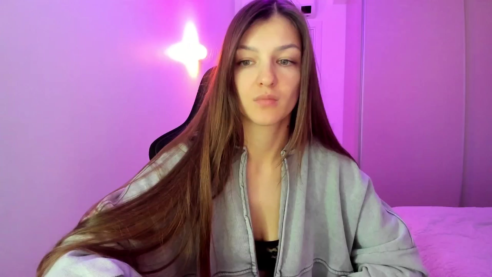 Gallery image thumbnail from Chris_girl's myfreecams stream on, 12/15/2024, 23:43 image 14 of 20