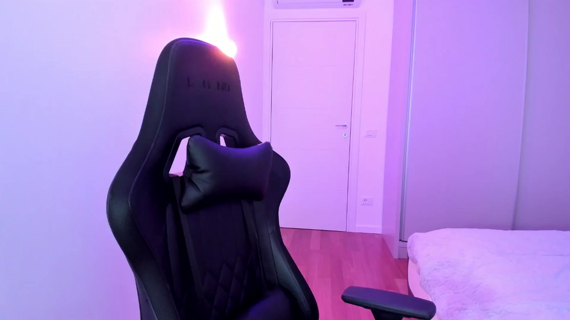 Gallery image thumbnail from Chris_girl's myfreecams stream on, 12/18/2024, 24:30 image 13 of 20