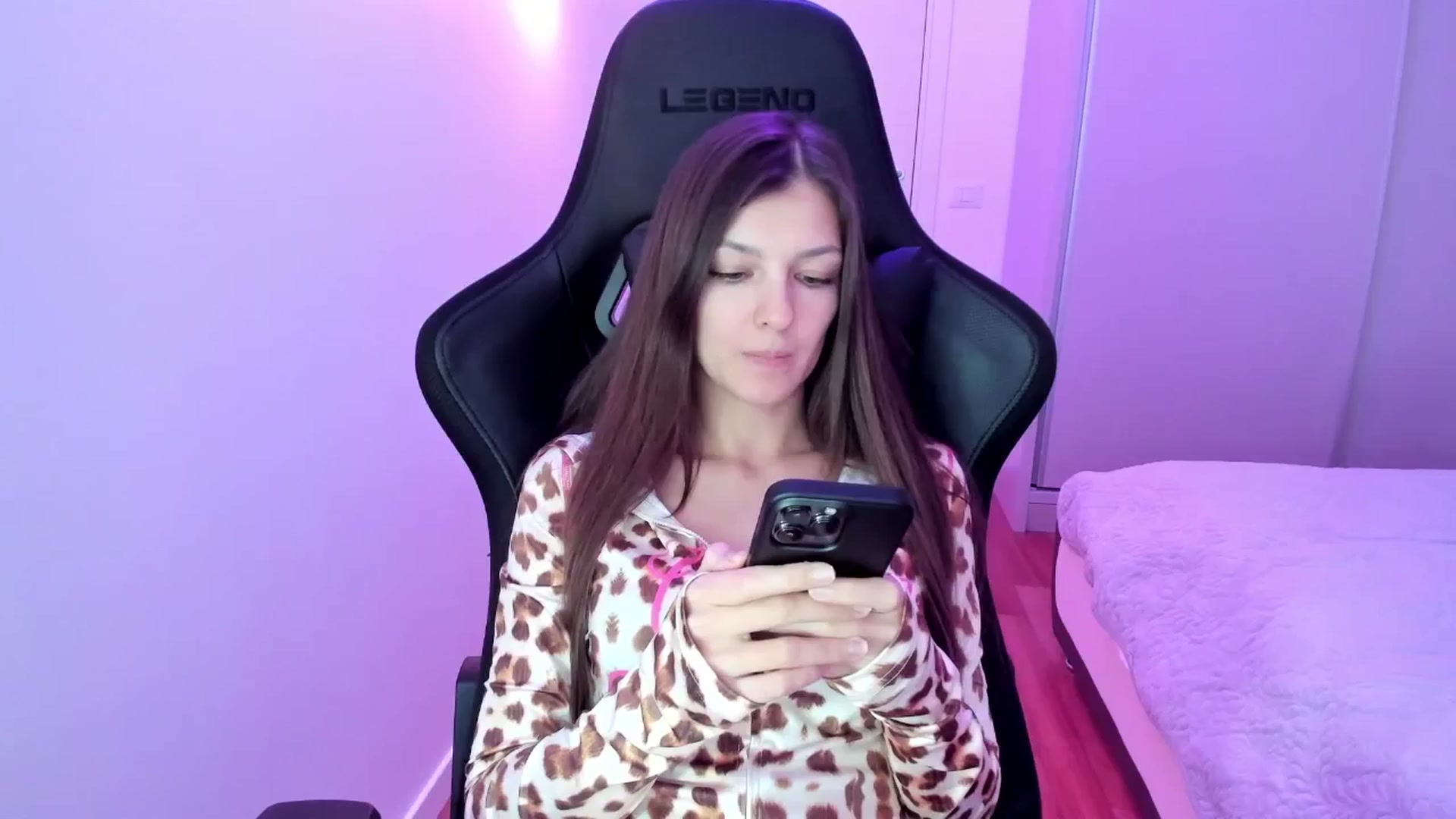 Gallery image thumbnail from Chris_girl's myfreecams stream on, 12/18/2024, 24:30 image 10 of 20