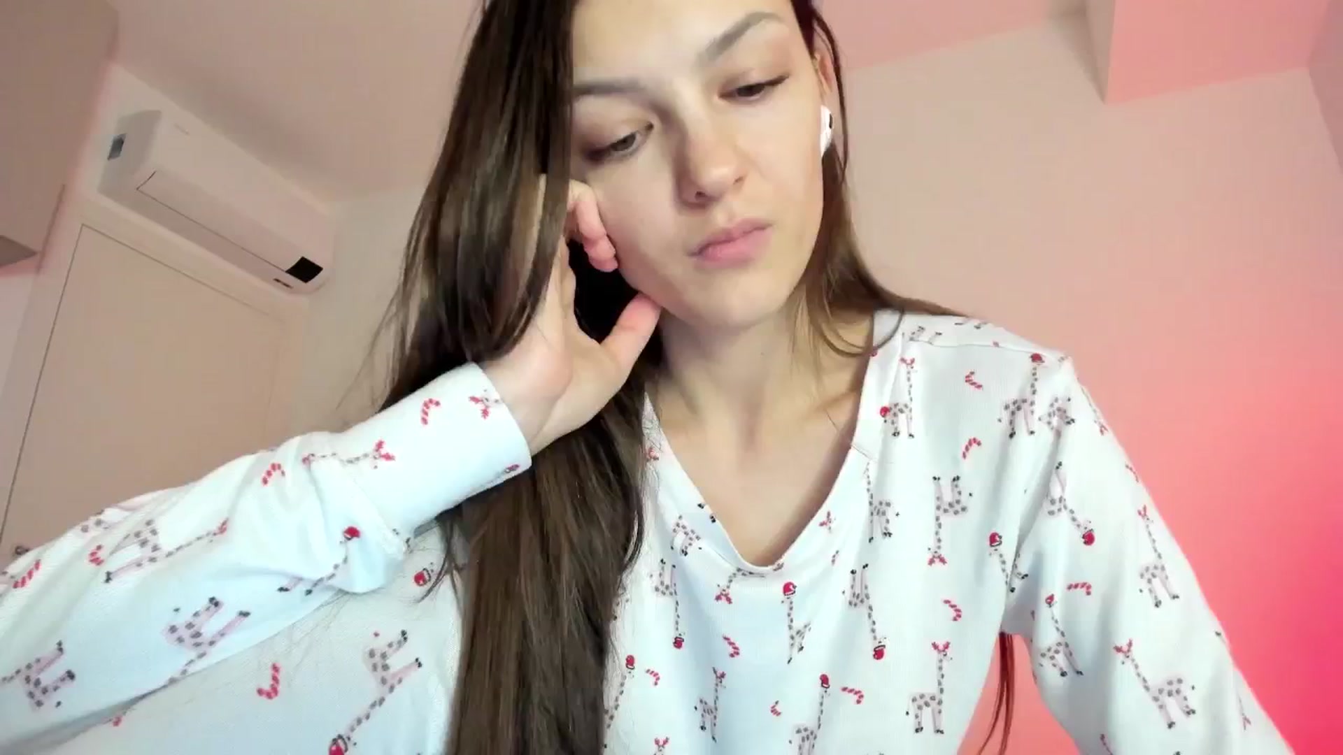 Gallery image thumbnail from Chris_girl's myfreecams stream on, 12/26/2024, 21:45 image 18 of 20