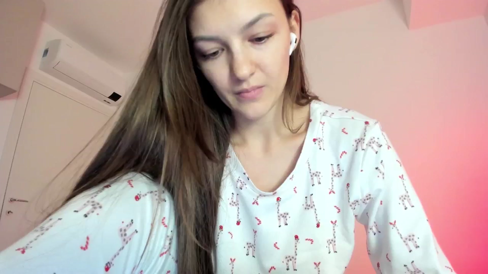 Gallery image thumbnail from Chris_girl's myfreecams stream on, 12/26/2024, 21:45 image 17 of 20